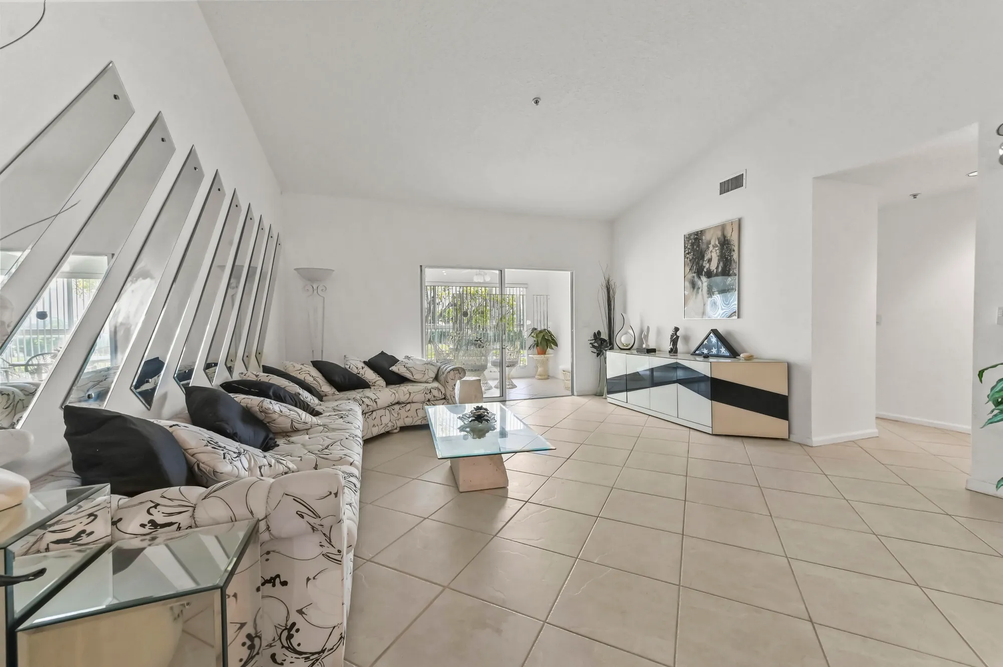 Property Slideshow image 10 of 49 | 5952 regal glen dr 207, Boynton Beach, FL, 33437