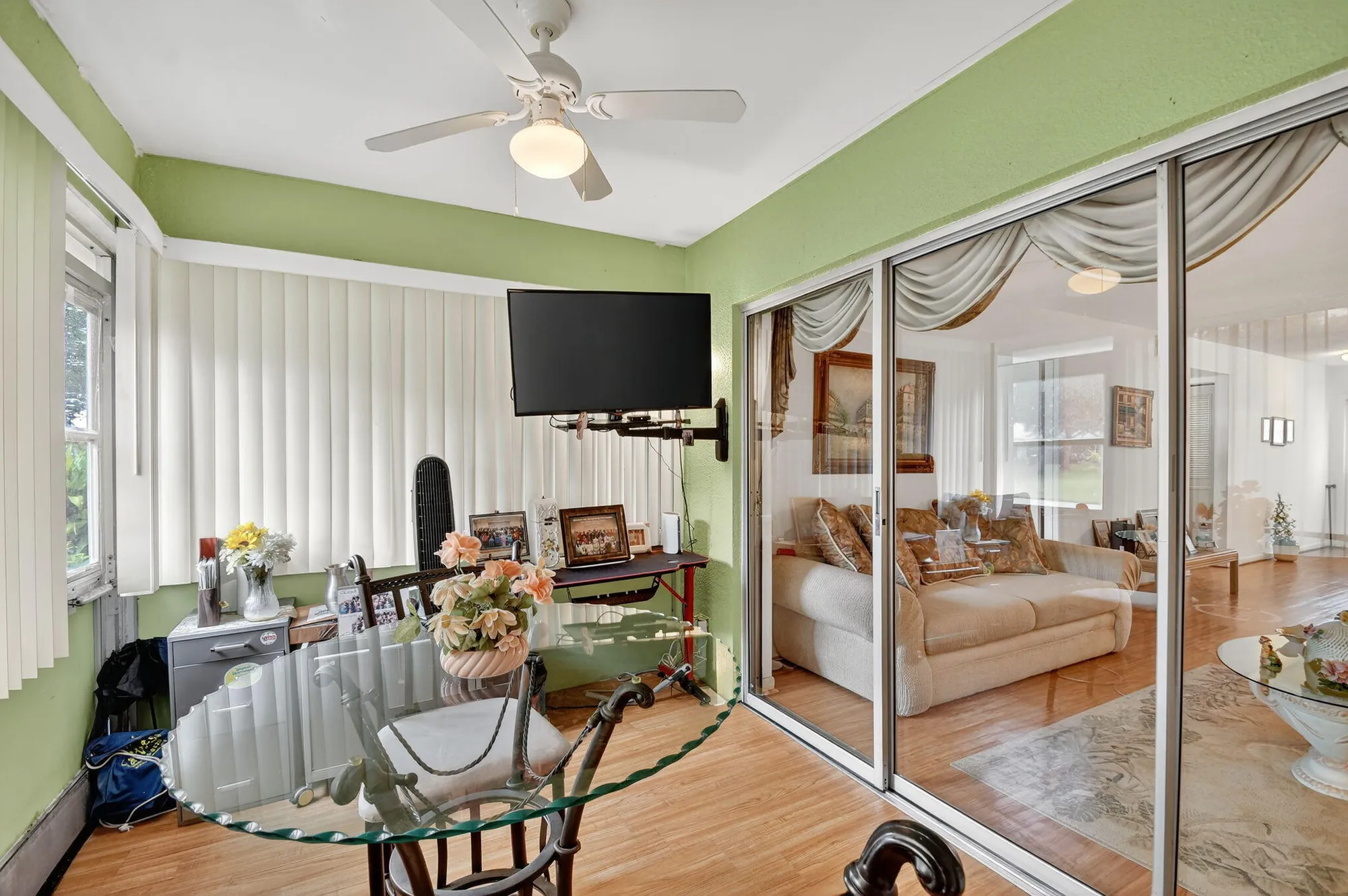Property Slideshow image 18 of 26 | 522 franconia cir a, Lake Worth, FL, 33467