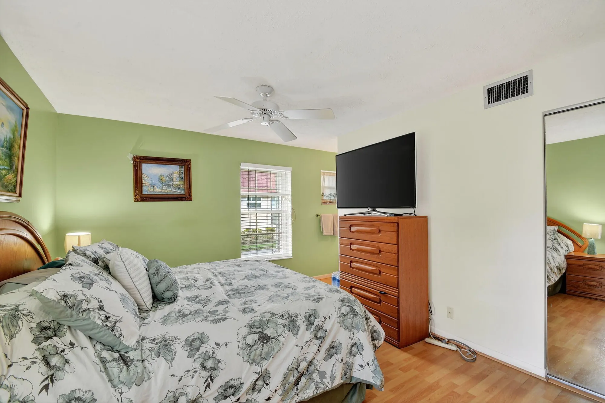 Property Slideshow image 21 of 26 | 522 franconia cir a, Lake Worth, FL, 33467