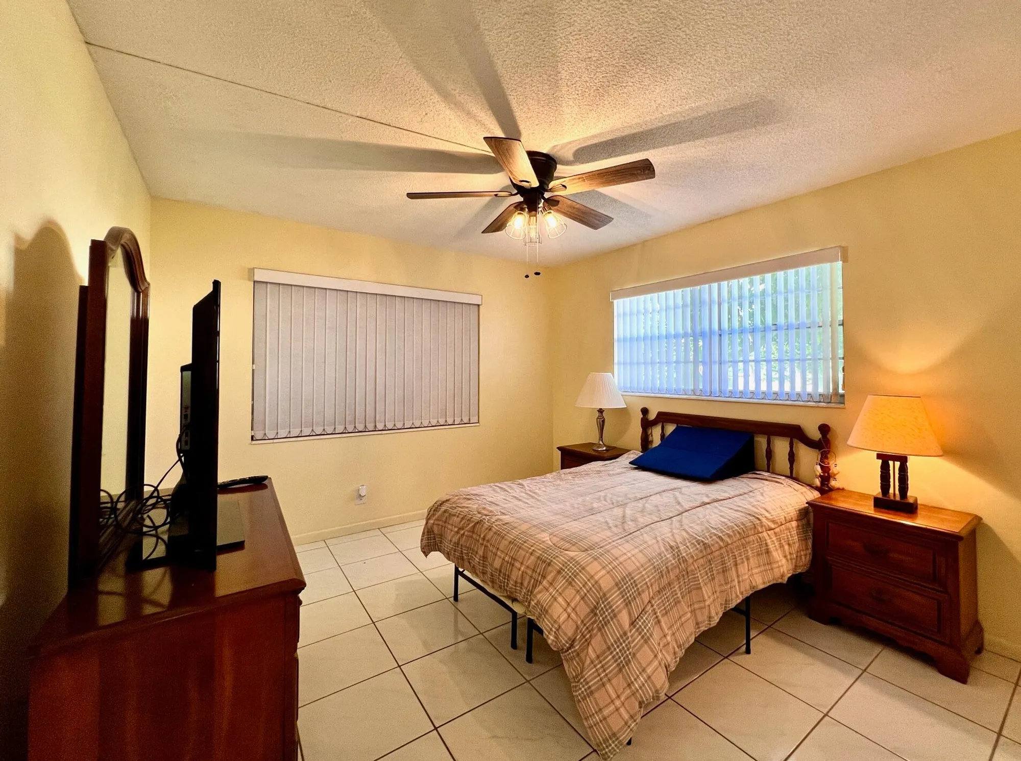Property Slideshow image 7 of 20 | 76 sheffield d, West Palm Beach, FL, 33417