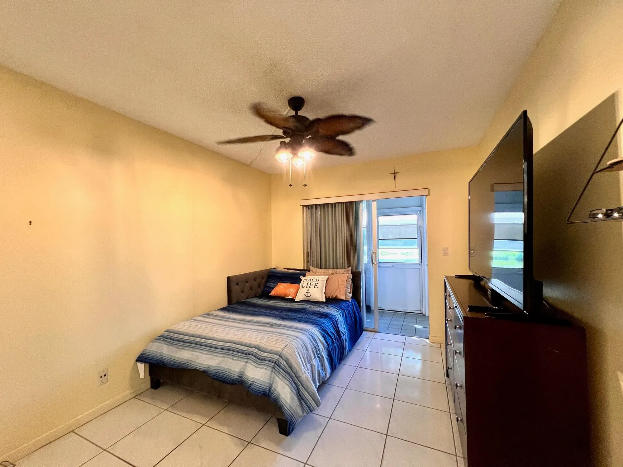 Property Slideshow image 9 of 20 | 76 sheffield d, West Palm Beach, FL, 33417