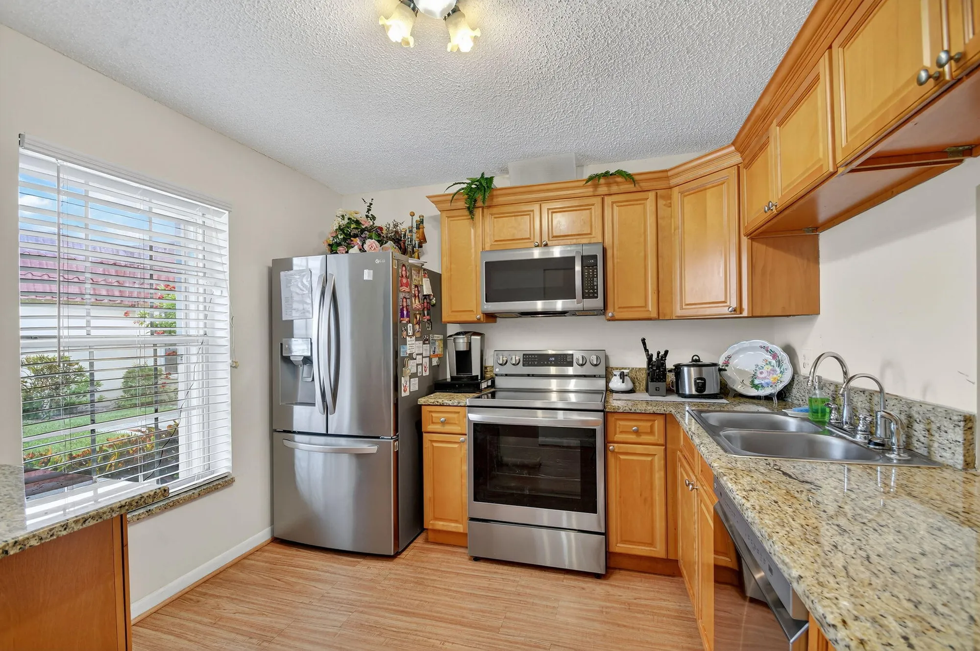 Property Slideshow image 8 of 26 | 522 franconia cir a, Lake Worth, FL, 33467