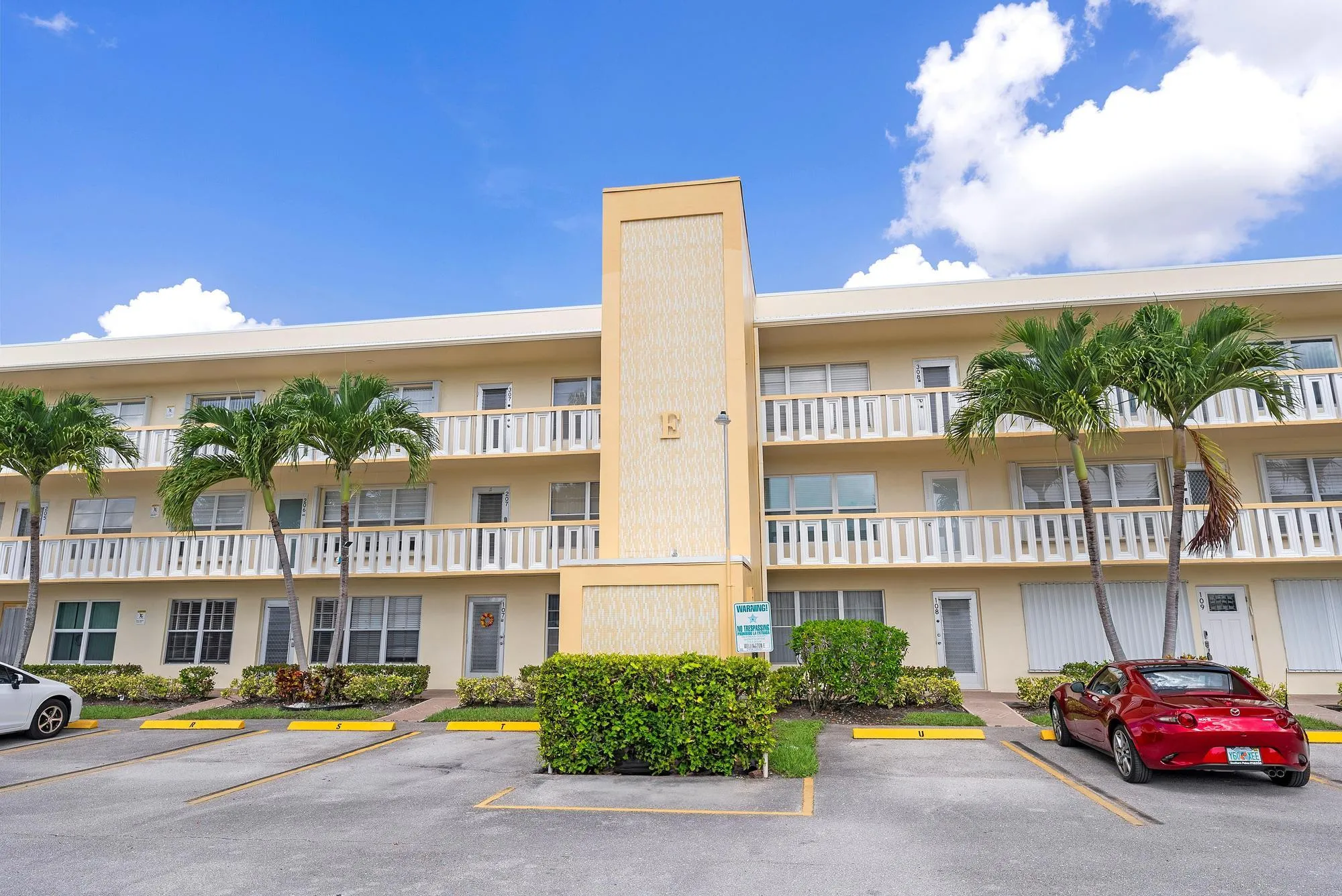 Property Slideshow image 16 of 20 | 306 wellington e unit e, West Palm Beach, FL, 33417