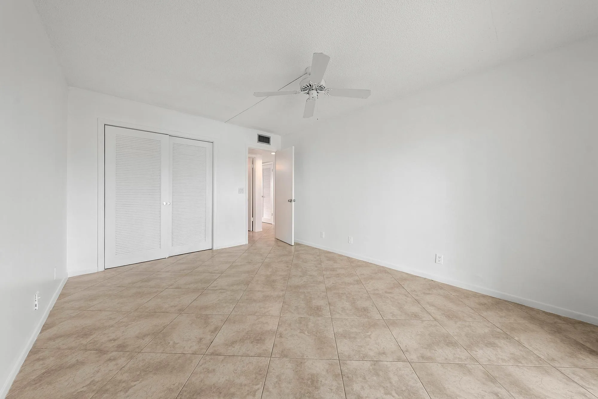 Property Slideshow image 10 of 20 | 306 wellington e unit e, West Palm Beach, FL, 33417
