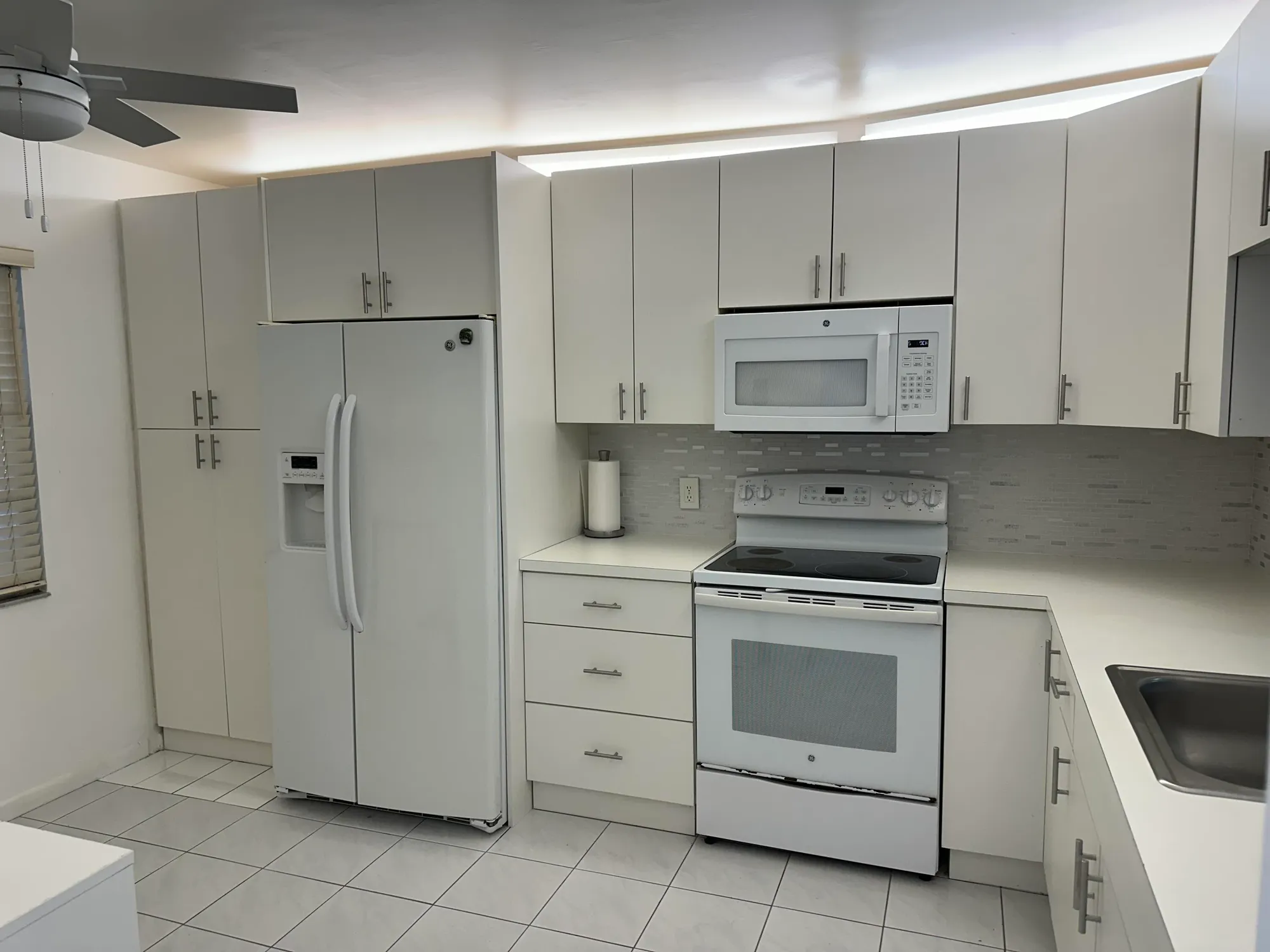 Property Slideshow image 2 of 16 | 901 sw 128th ter 113a, Pembroke Pines, FL, 33027