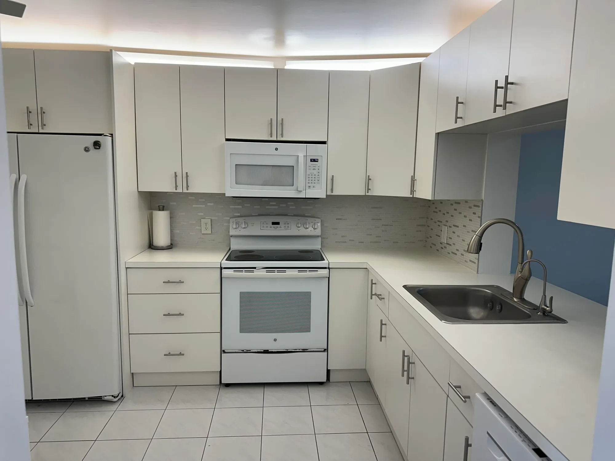 Property Slideshow image 3 of 16 | 901 sw 128th ter 113a, Pembroke Pines, FL, 33027