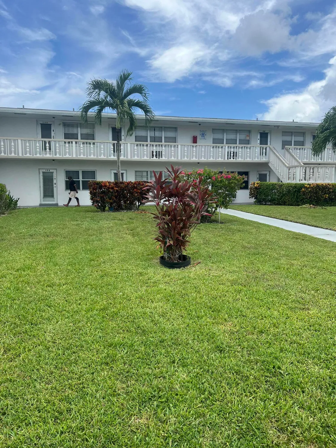 Property Slideshow image 2 of 10 | 184 coventry h, West Palm Beach, FL, 33417