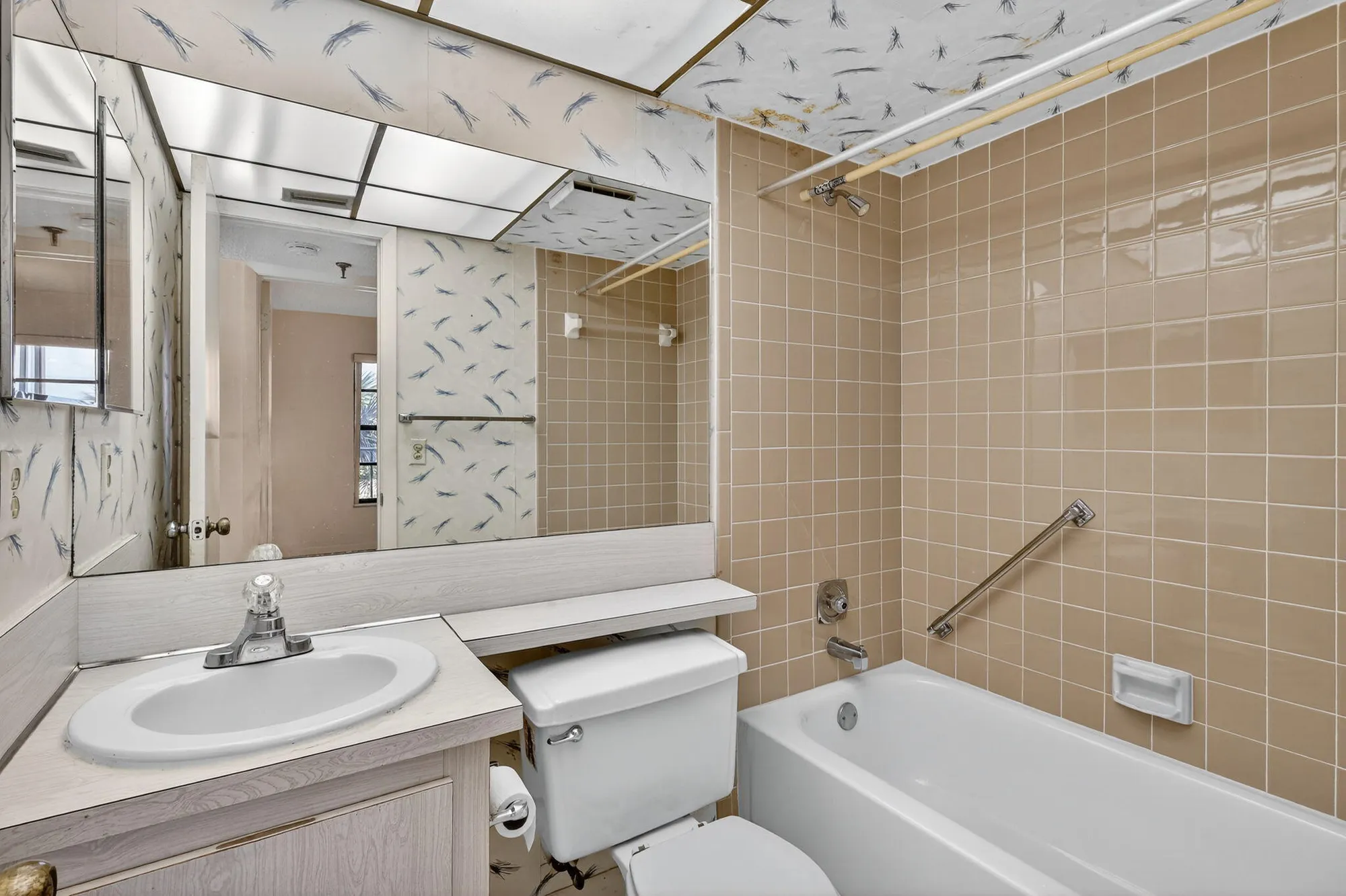 Property Slideshow image 14 of 58 | 4640 lucerne lakes blvd 503, Lake Worth, FL, 33467