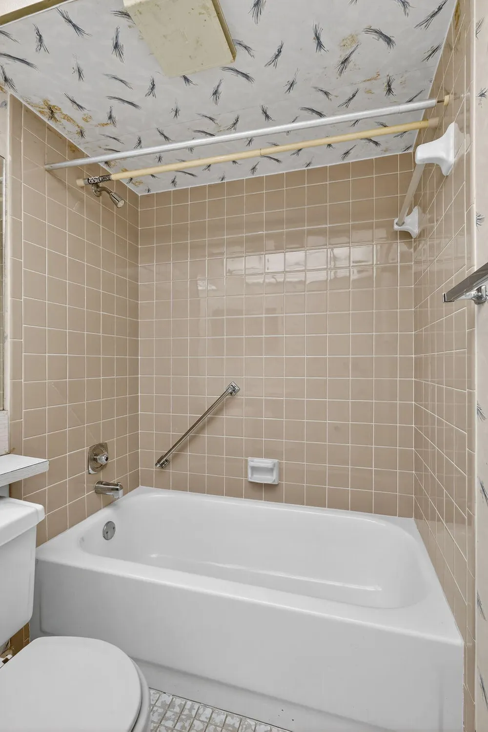 Property Slideshow image 16 of 58 | 4640 lucerne lakes blvd 503, Lake Worth, FL, 33467