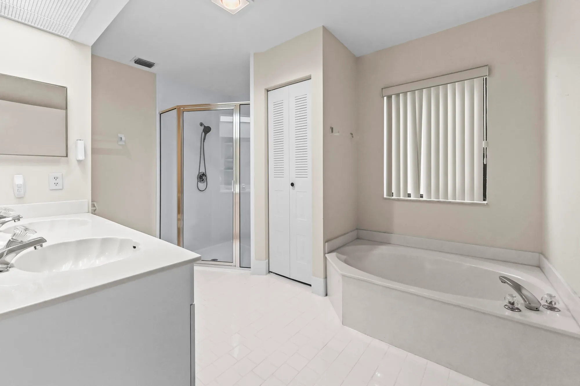 Property Slideshow image 23 of 45 | 2320 riviera dr, Delray Beach, FL, 33445