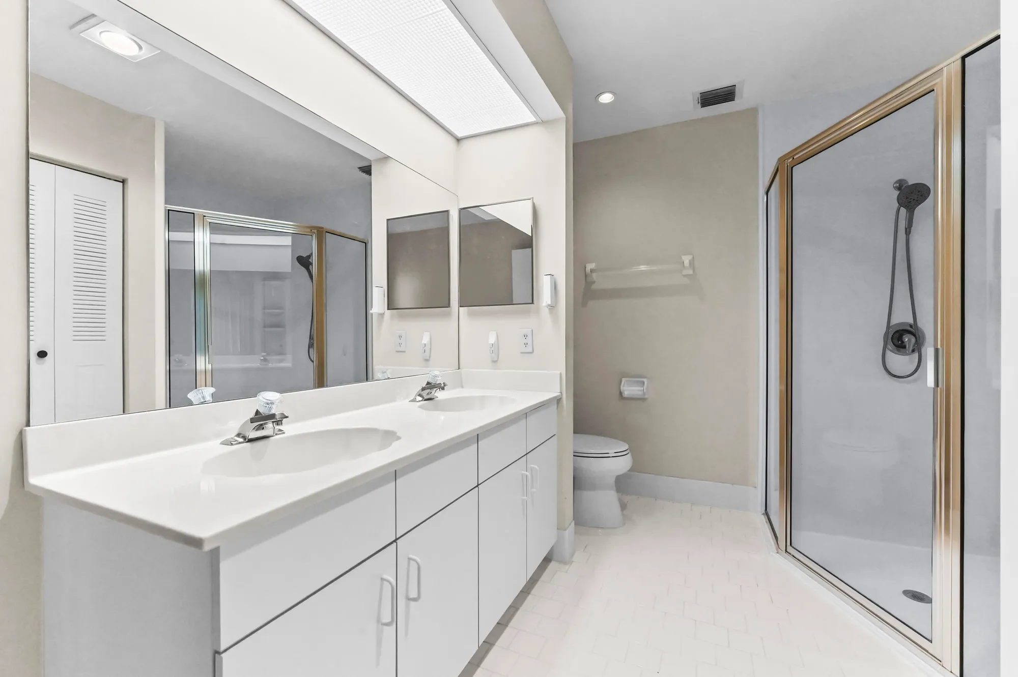 Property Slideshow image 24 of 45 | 2320 riviera dr, Delray Beach, FL, 33445