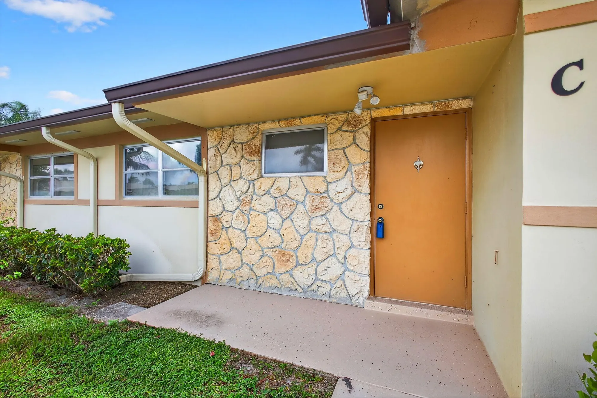 Property Slideshow image 4 of 56 | 2852 crosley c dr c, West Palm Beach, FL, 33415