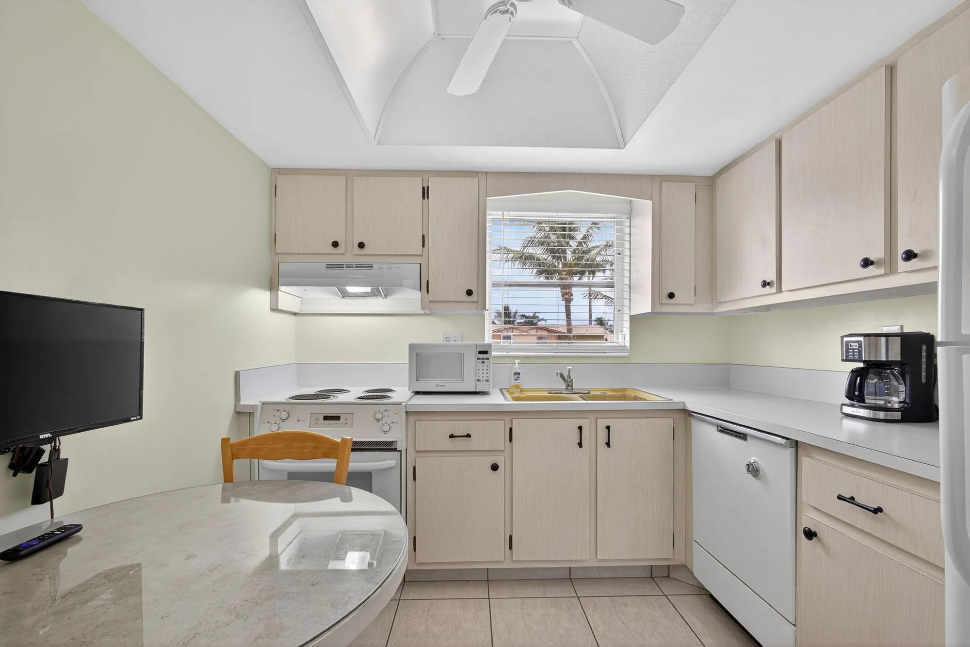 Property Slideshow image 22 of 56 | 2852 crosley c dr c, West Palm Beach, FL, 33415