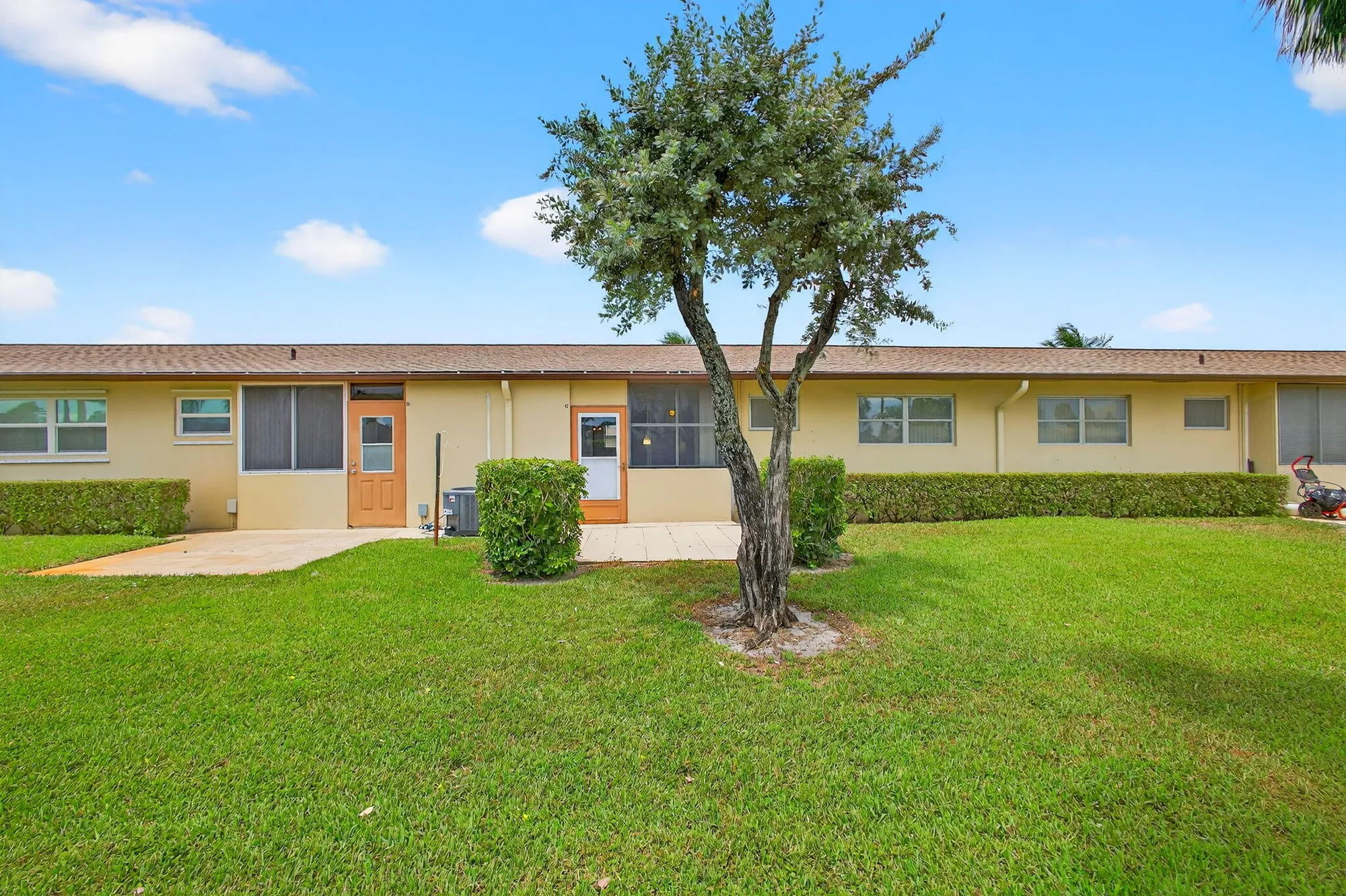 Property Slideshow image 37 of 56 | 2852 crosley c dr c, West Palm Beach, FL, 33415