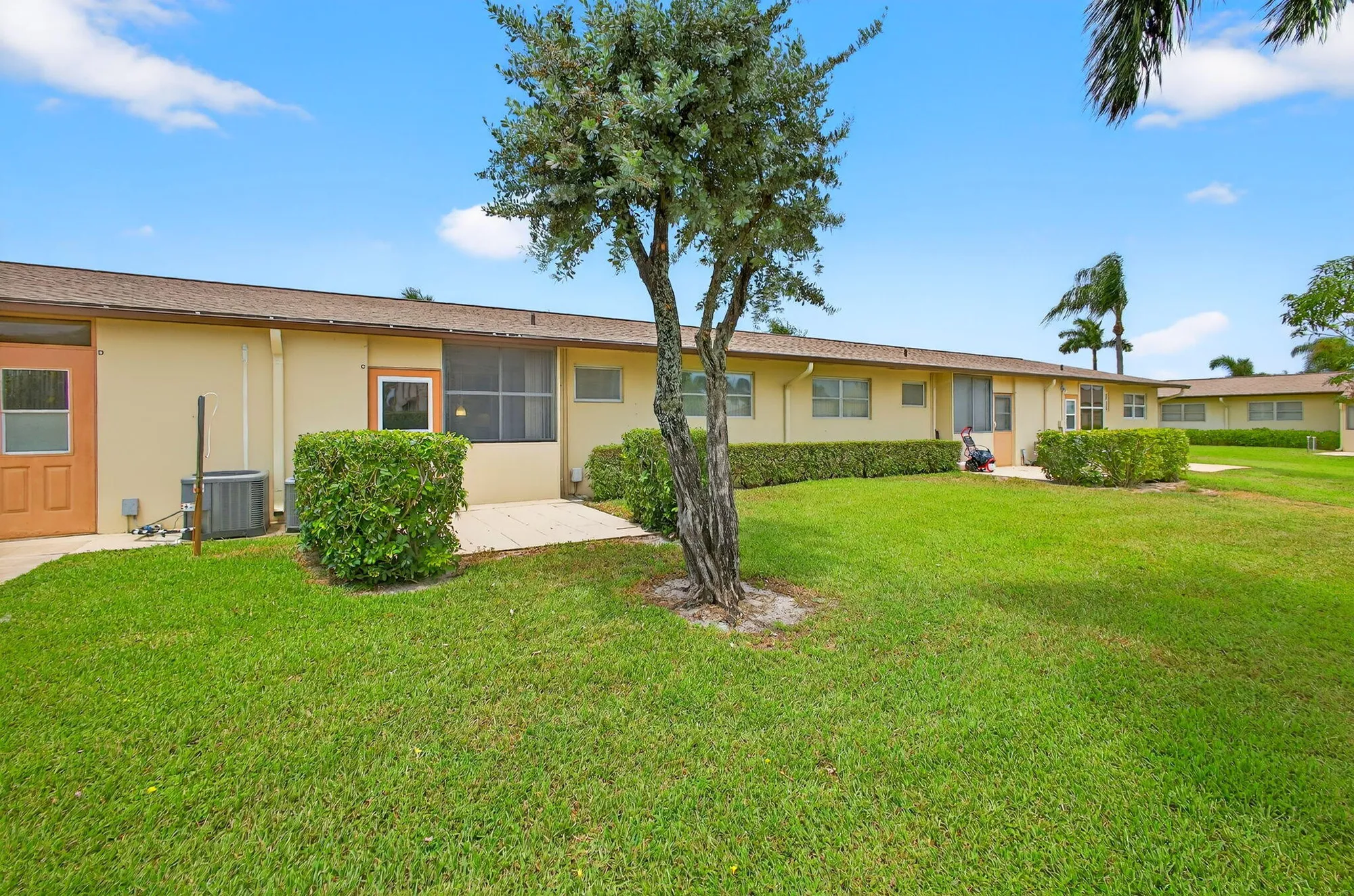 Property Slideshow image 38 of 56 | 2852 crosley c dr c, West Palm Beach, FL, 33415