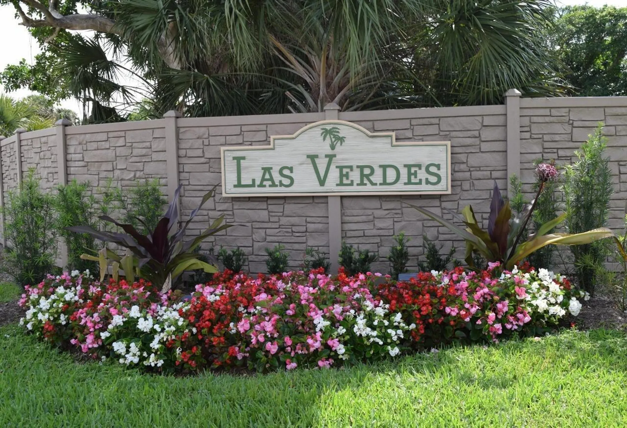 Property Slideshow image 4 of 13 | 5340 las verdes cir 109, Delray Beach, FL, 33484
