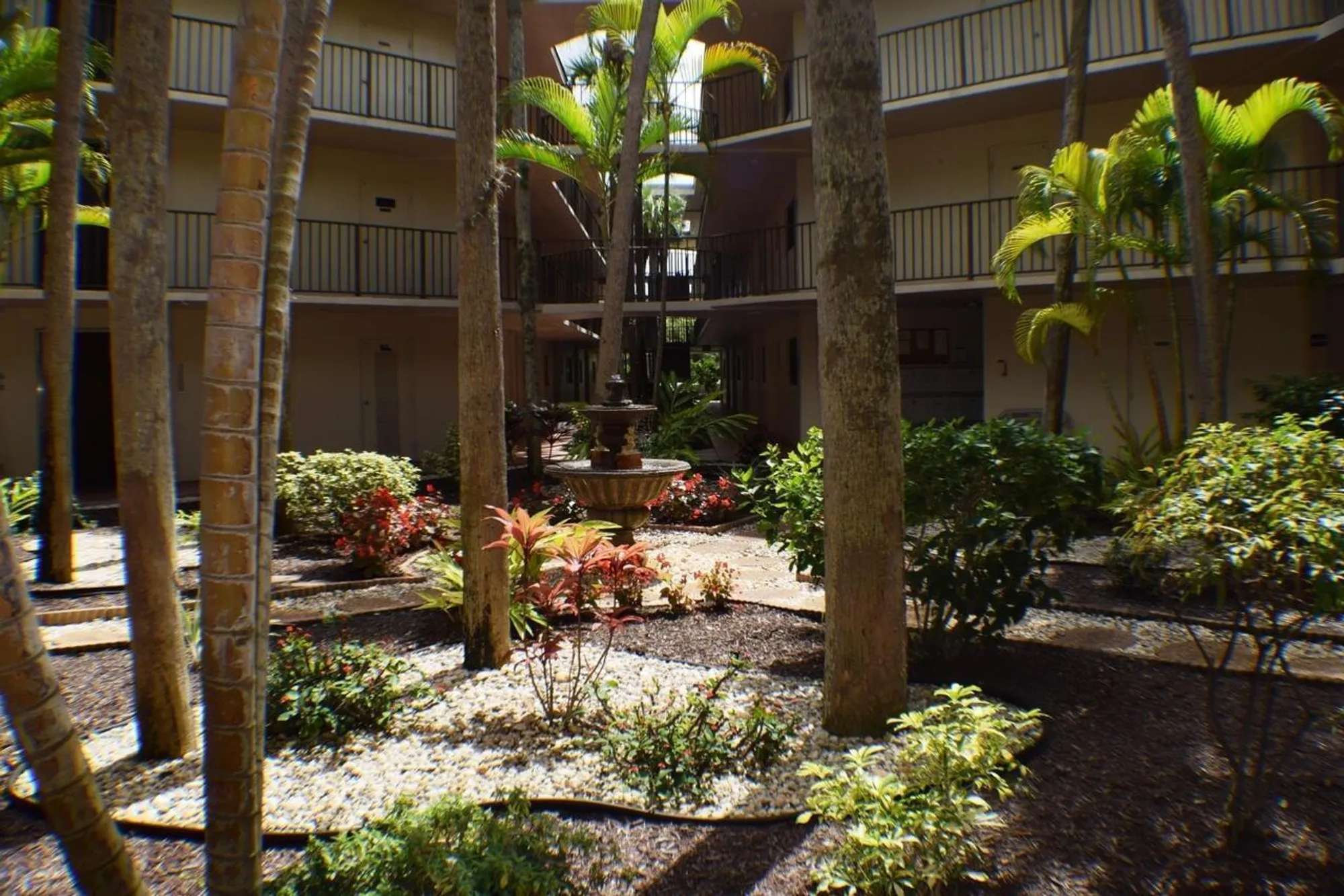 Property Slideshow image 8 of 13 | 5340 las verdes cir 109, Delray Beach, FL, 33484