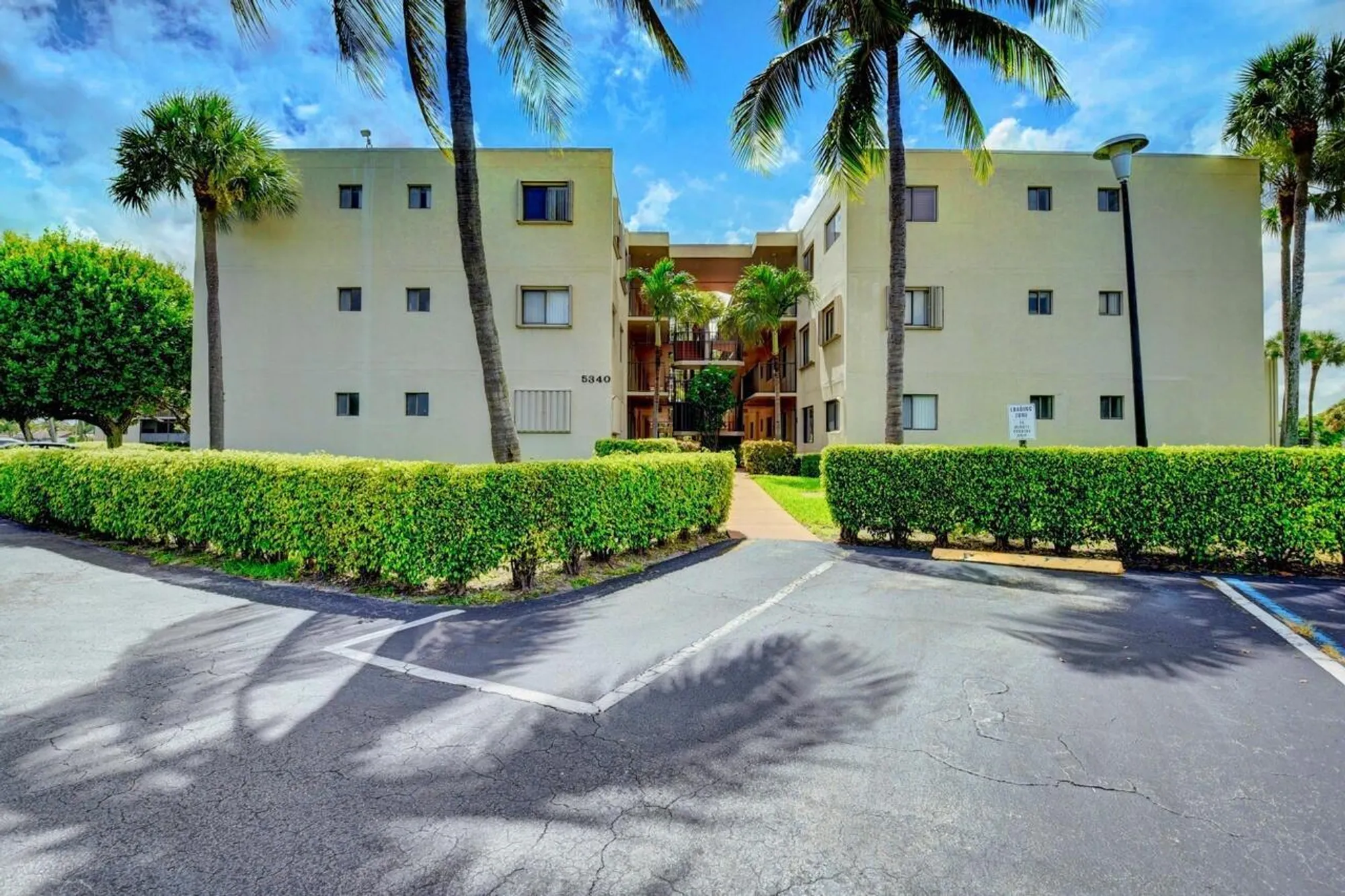 Property Slideshow image 9 of 13 | 5340 las verdes cir 109, Delray Beach, FL, 33484