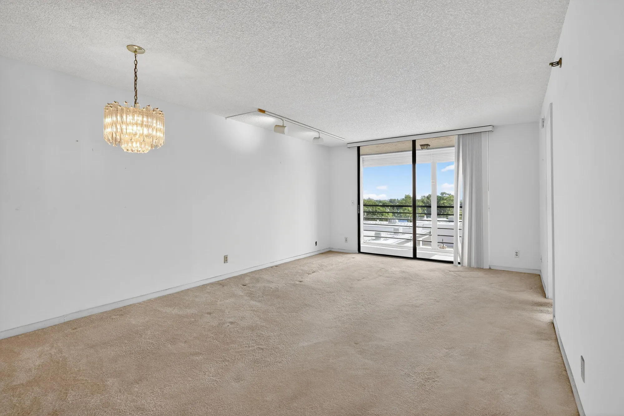 Property Slideshow image 8 of 58 | 4640 lucerne lakes blvd 503, Lake Worth, FL, 33467