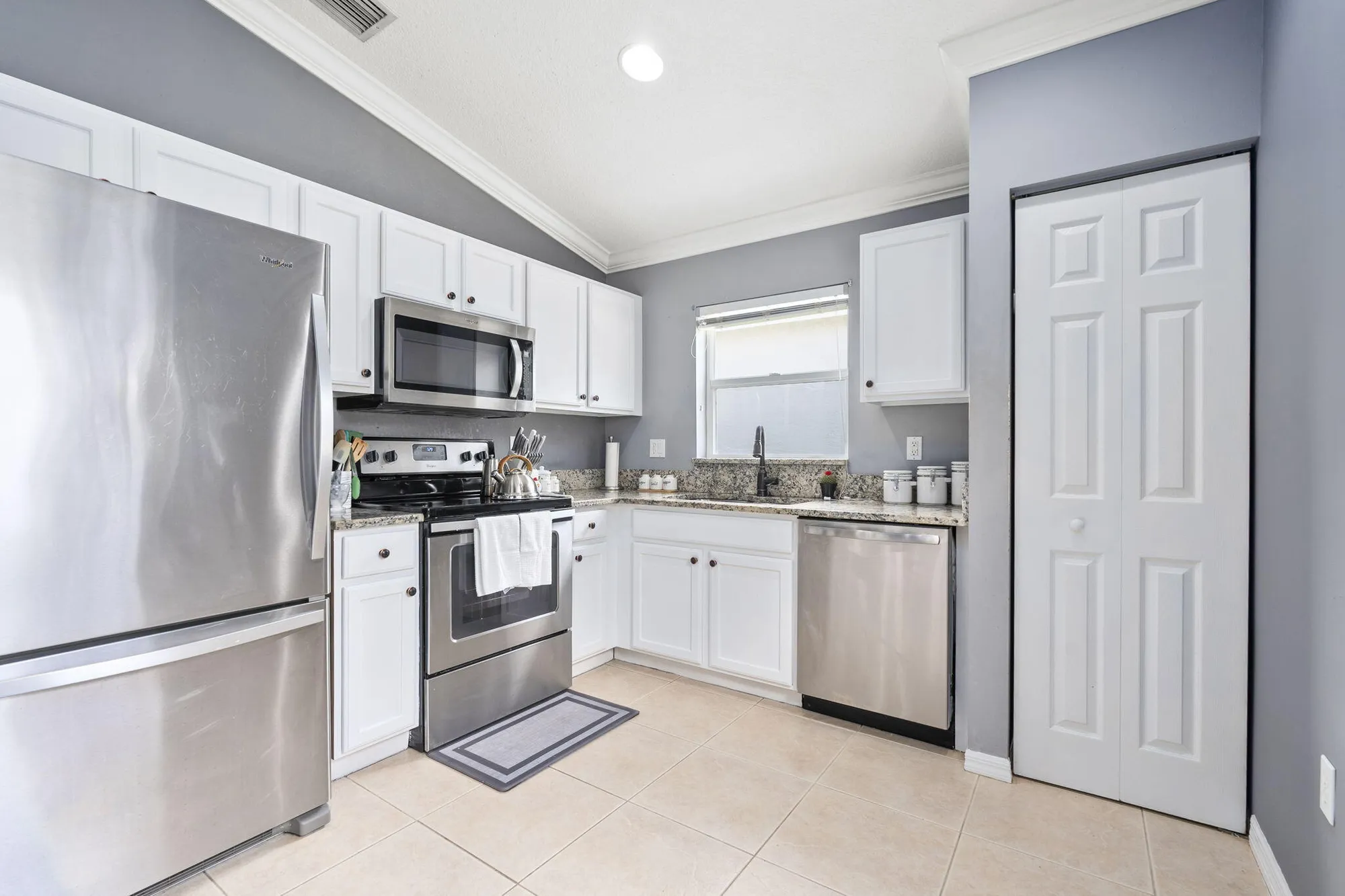 Property Slideshow image 16 of 40 | 475 sw talquin ln, Port Saint Lucie, FL, 34986