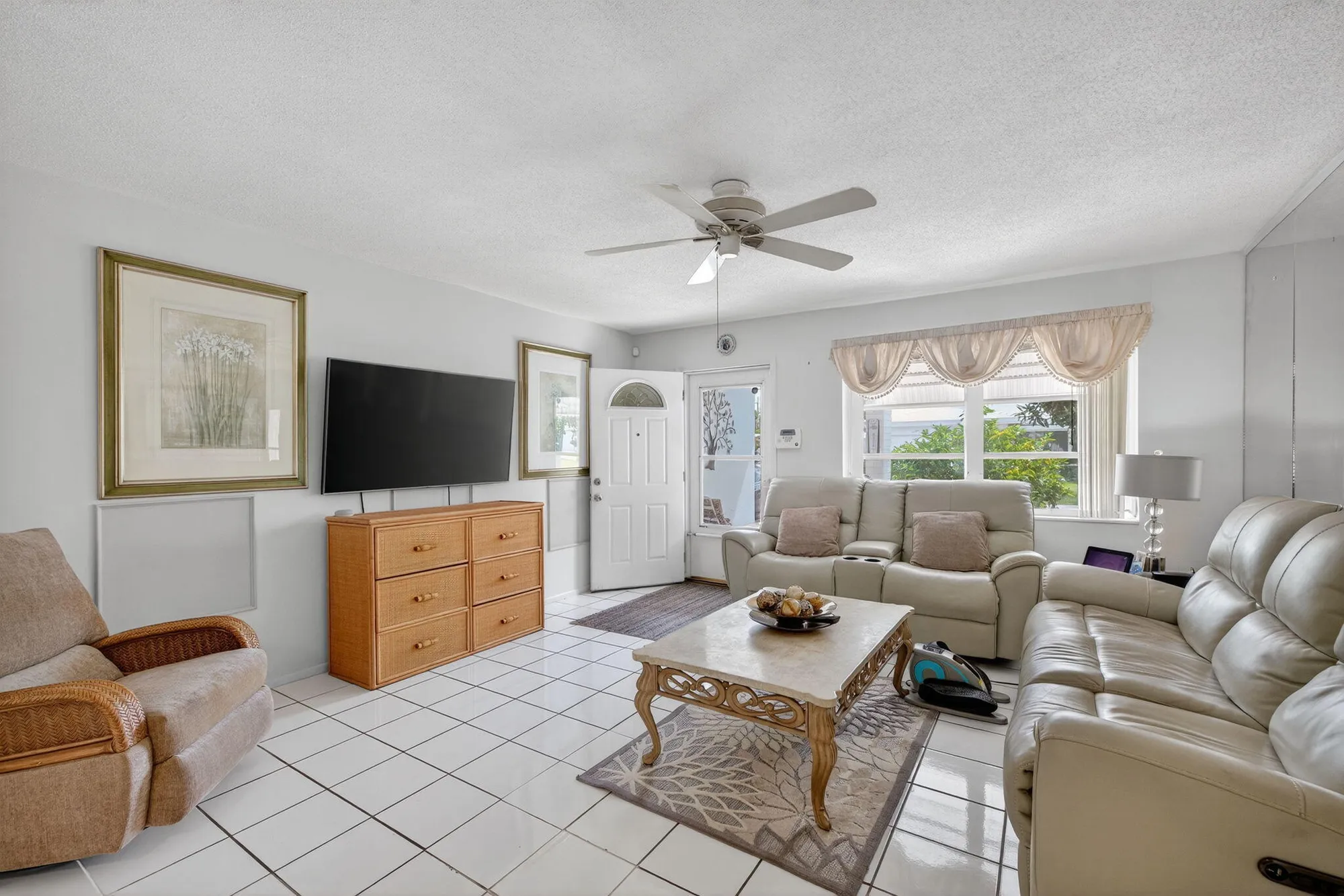 Property Slideshow image 9 of 46 | 3051 nw 1st dr, Pompano Beach, FL, 33064
