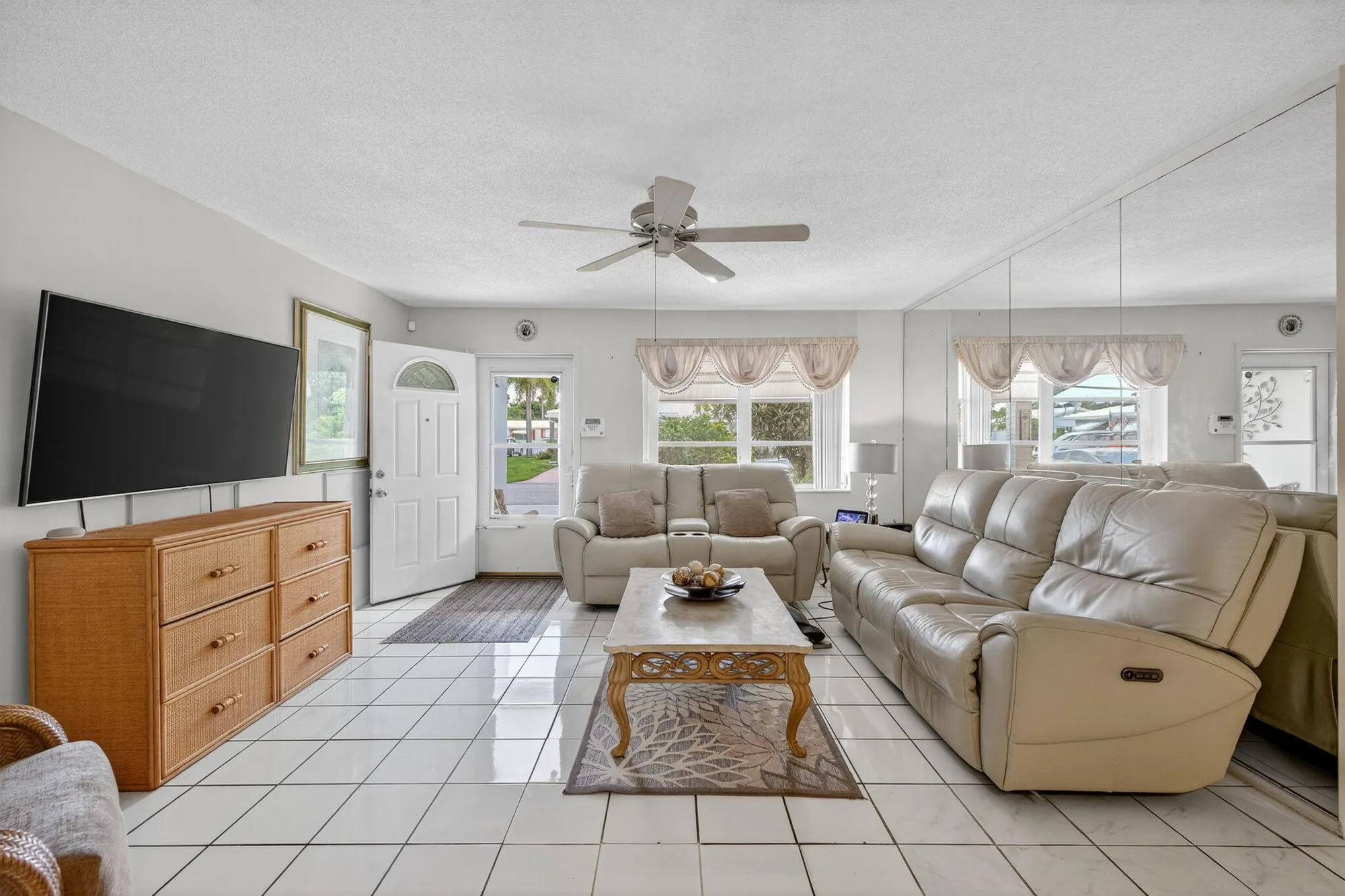Property Slideshow image 12 of 46 | 3051 nw 1st dr, Pompano Beach, FL, 33064
