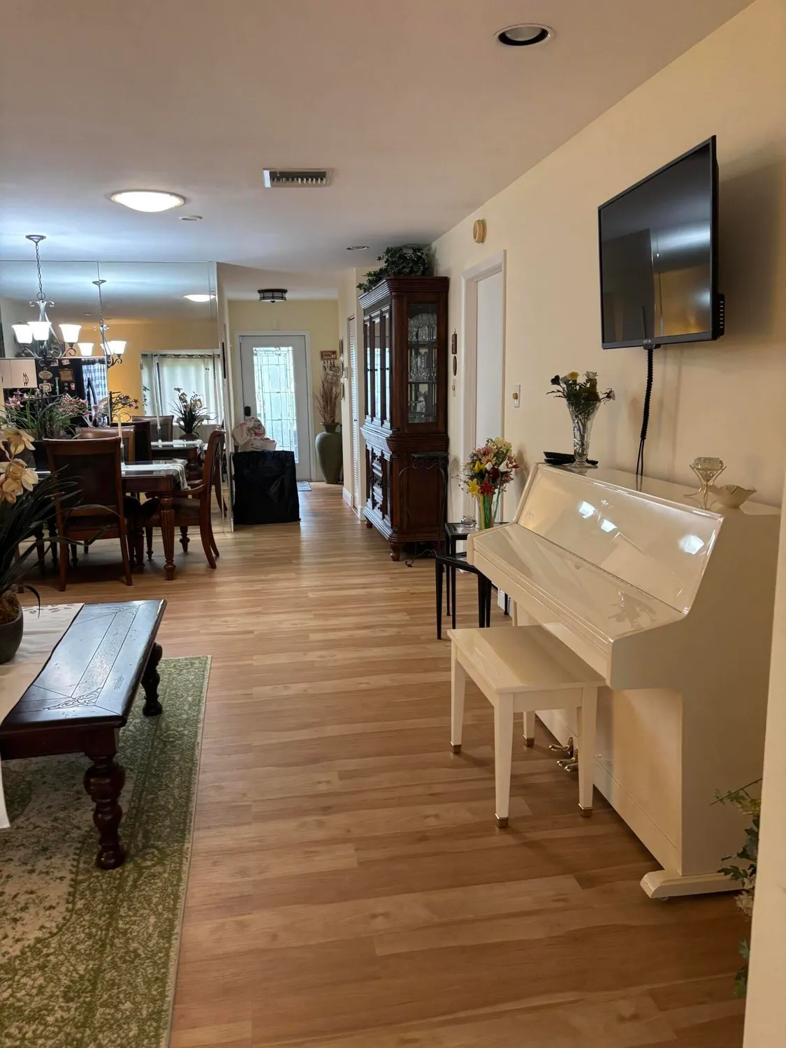 Property Slideshow image 9 of 35 | 143 lake susan dr, West Palm Beach, FL, 33411