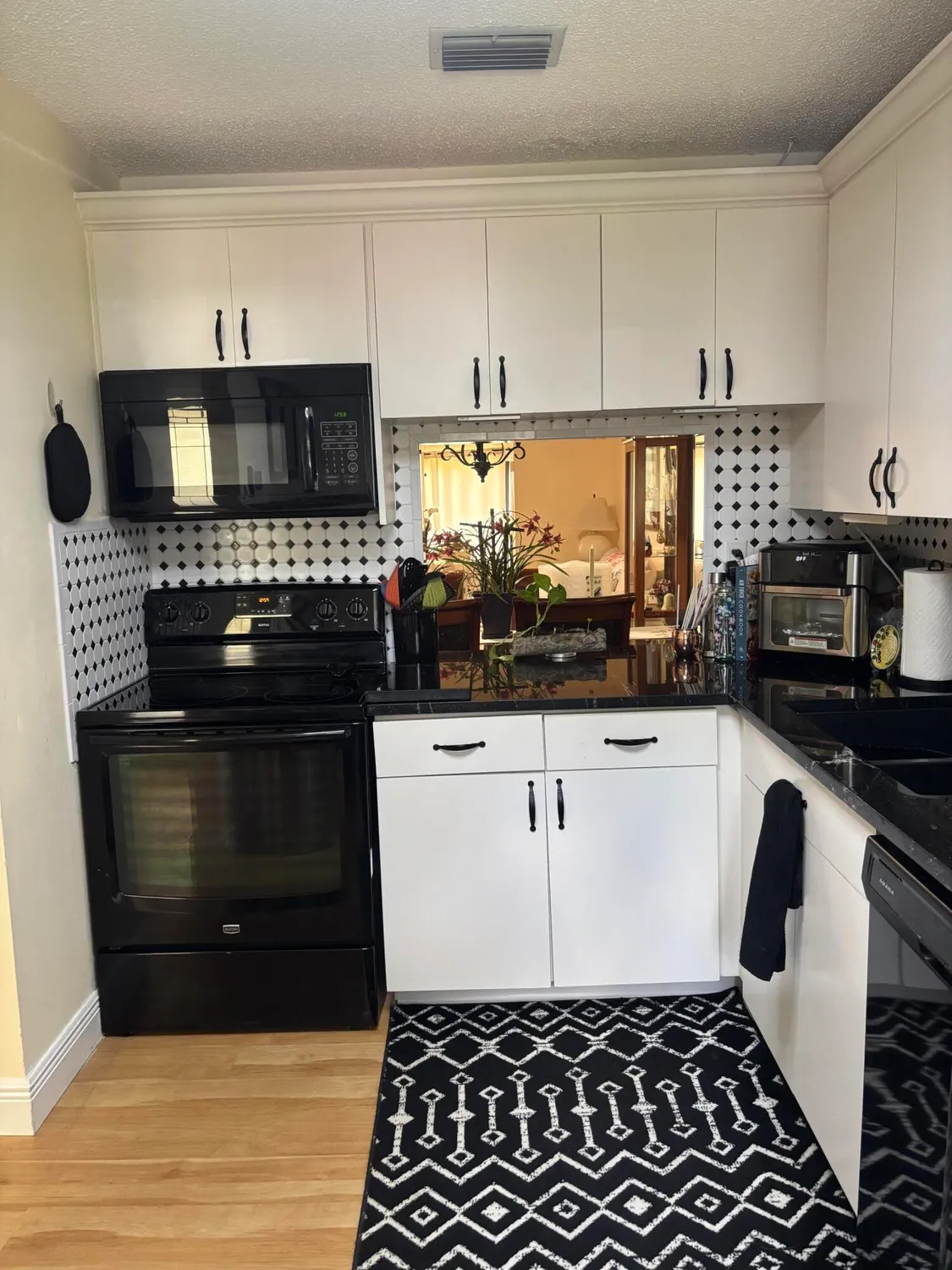 Property Slideshow image 10 of 35 | 143 lake susan dr, West Palm Beach, FL, 33411