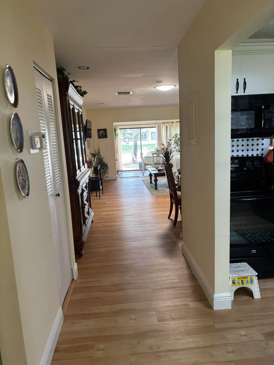 Property Slideshow image 32 of 35 | 143 lake susan dr, West Palm Beach, FL, 33411