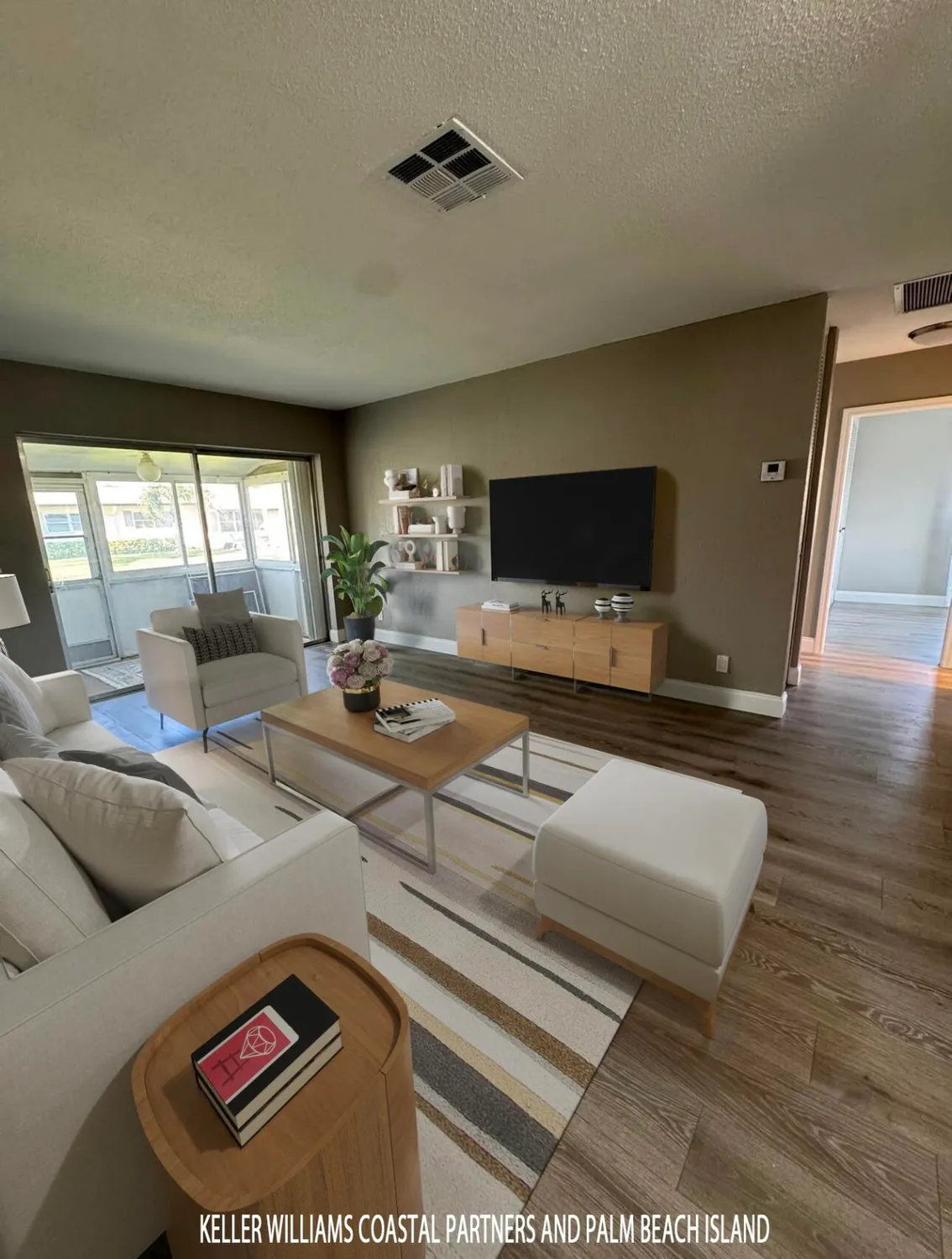 Property Slideshow image 2 of 9 | 2931 crosley dr a, West Palm Beach, FL, 33415