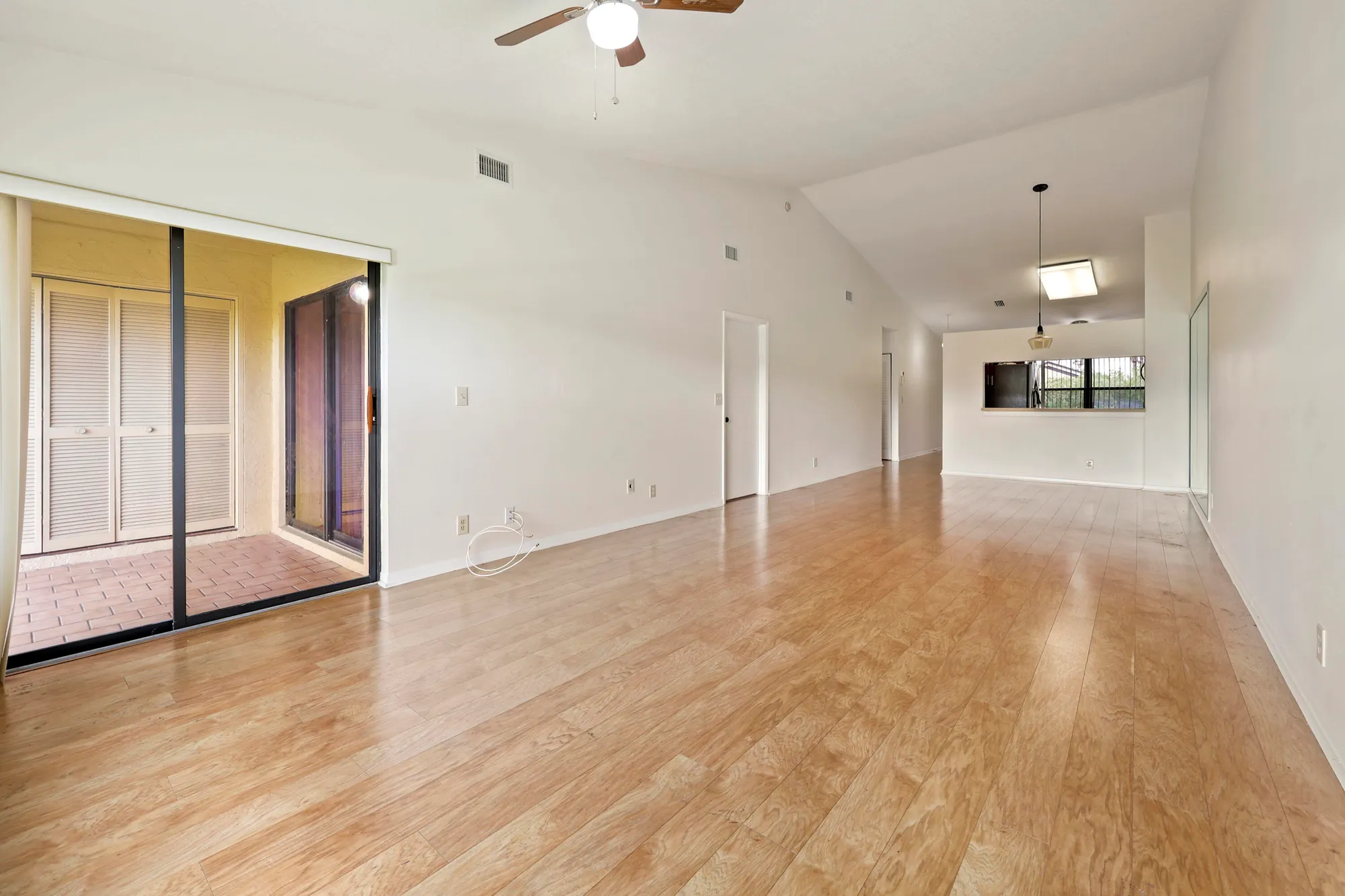 Property Slideshow image 12 of 24 | 4698 lucerne lakes blvd 202, Lake Worth, FL, 33467