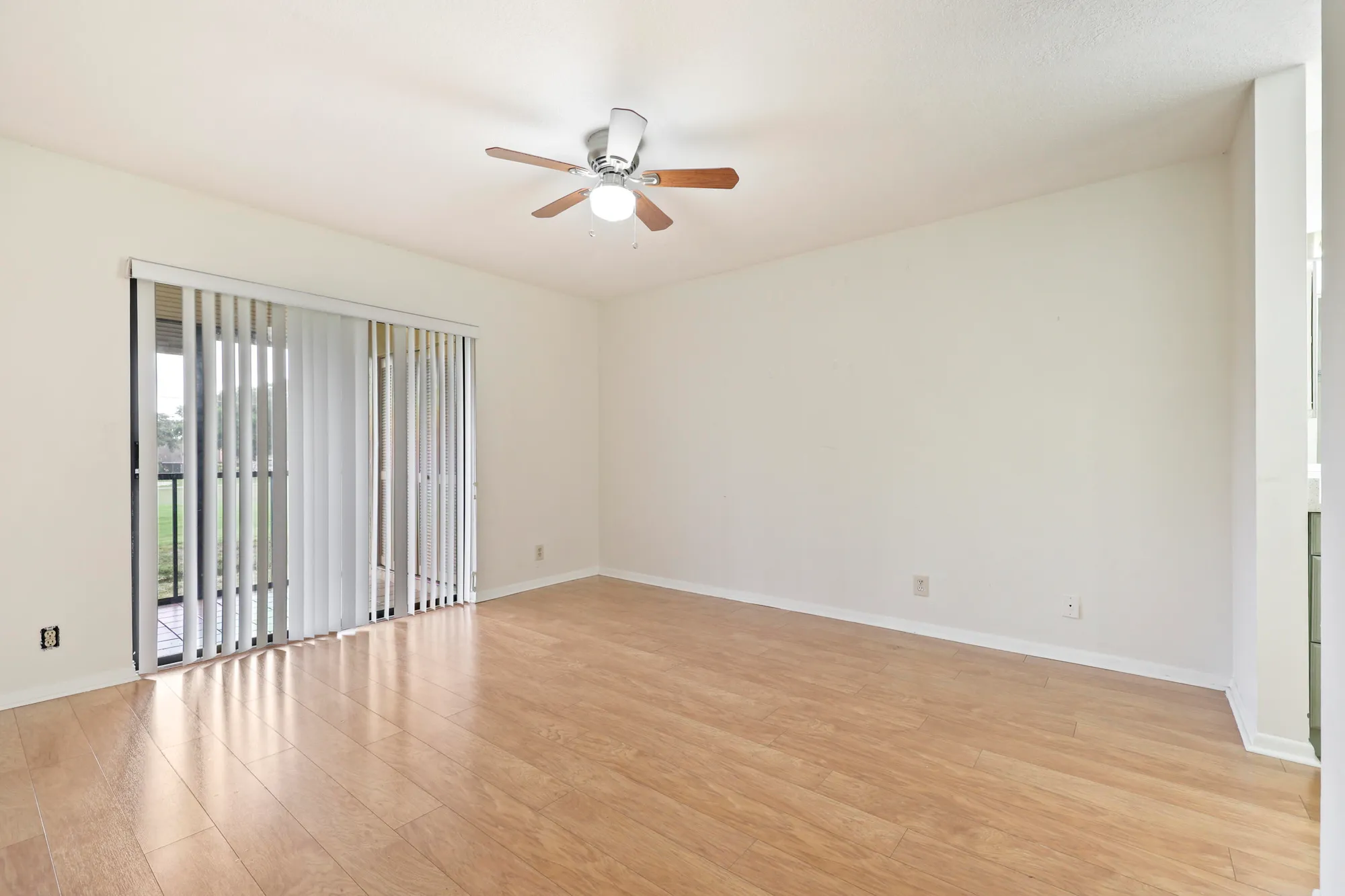 Property Slideshow image 14 of 24 | 4698 lucerne lakes blvd 202, Lake Worth, FL, 33467