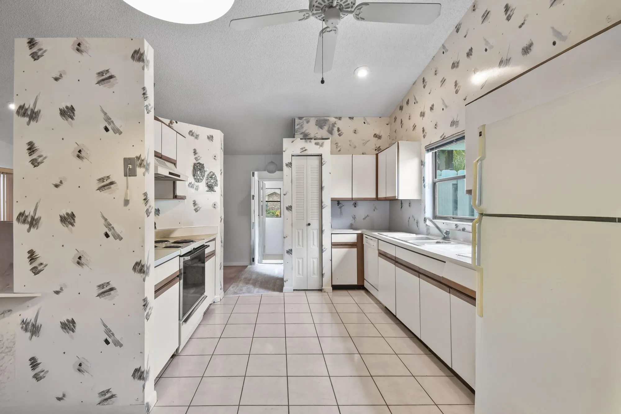 Property Slideshow image 9 of 34 | 3180 nw 6th st, Delray Beach, FL, 33445