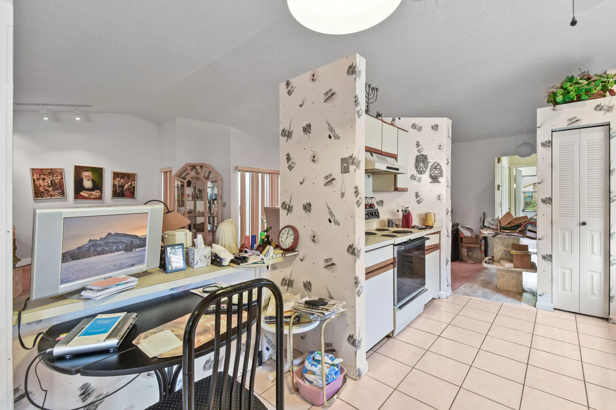 Property Slideshow image 13 of 34 | 3180 nw 6th st, Delray Beach, FL, 33445