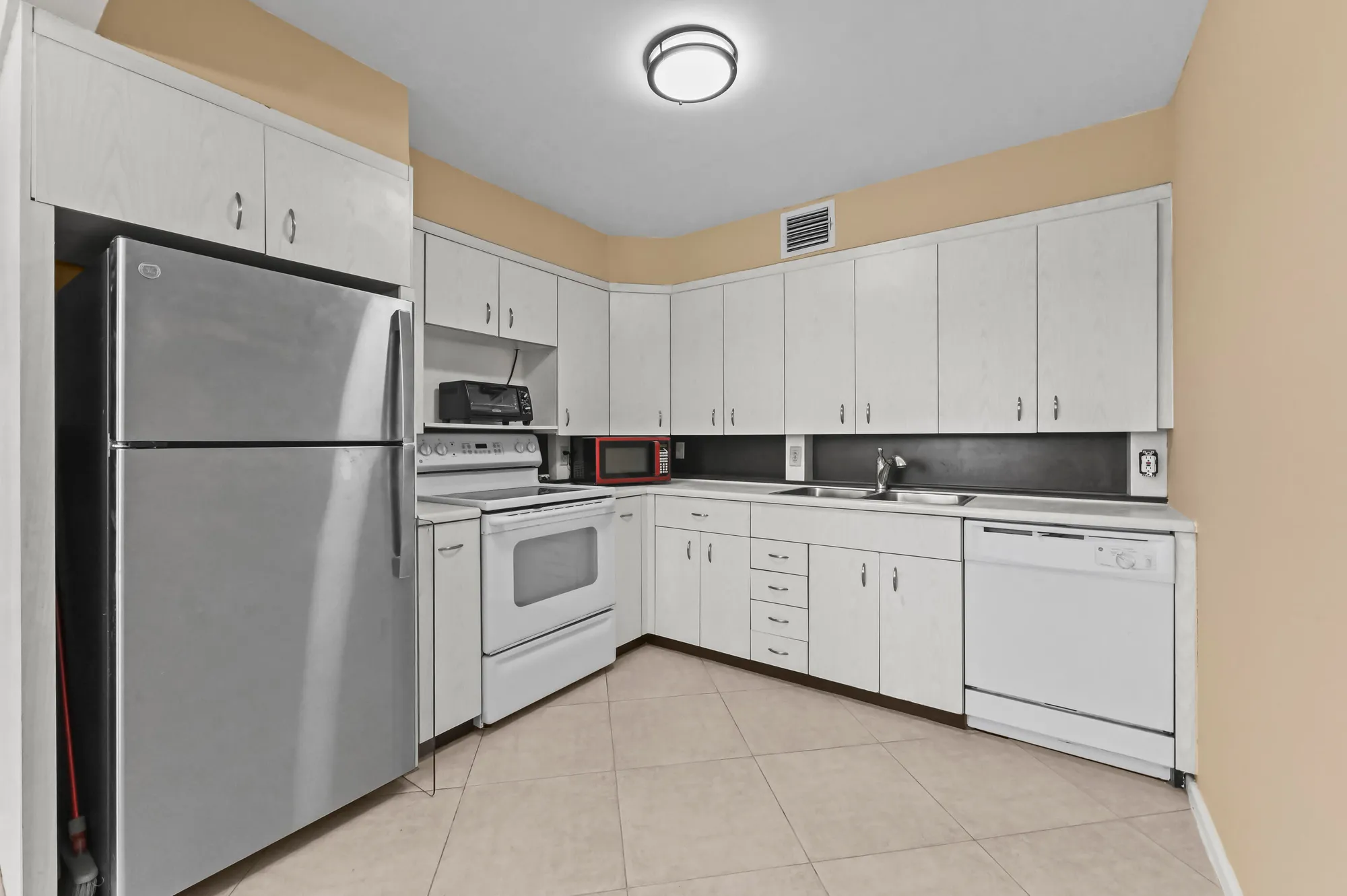 Property Slideshow image 11 of 24 | 3046 newcastle c, Boca Raton, FL, 33434