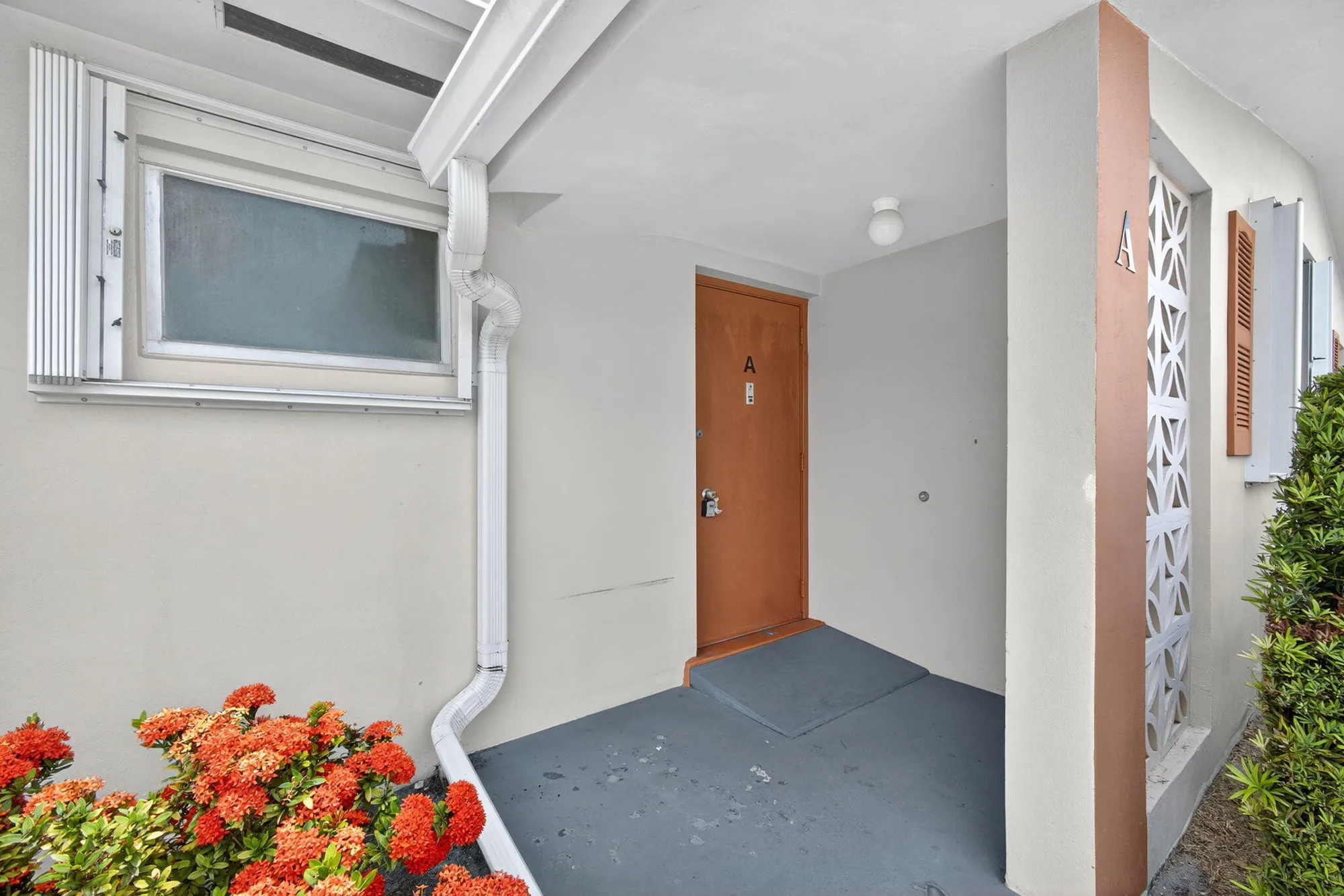 Property Slideshow image 3 of 39 | 2691 dudley dr a, West Palm Beach, FL, 33415