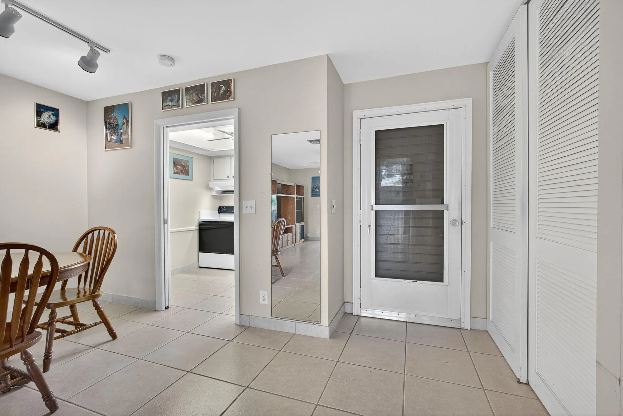 Property Slideshow image 6 of 39 | 2691 dudley dr a, West Palm Beach, FL, 33415