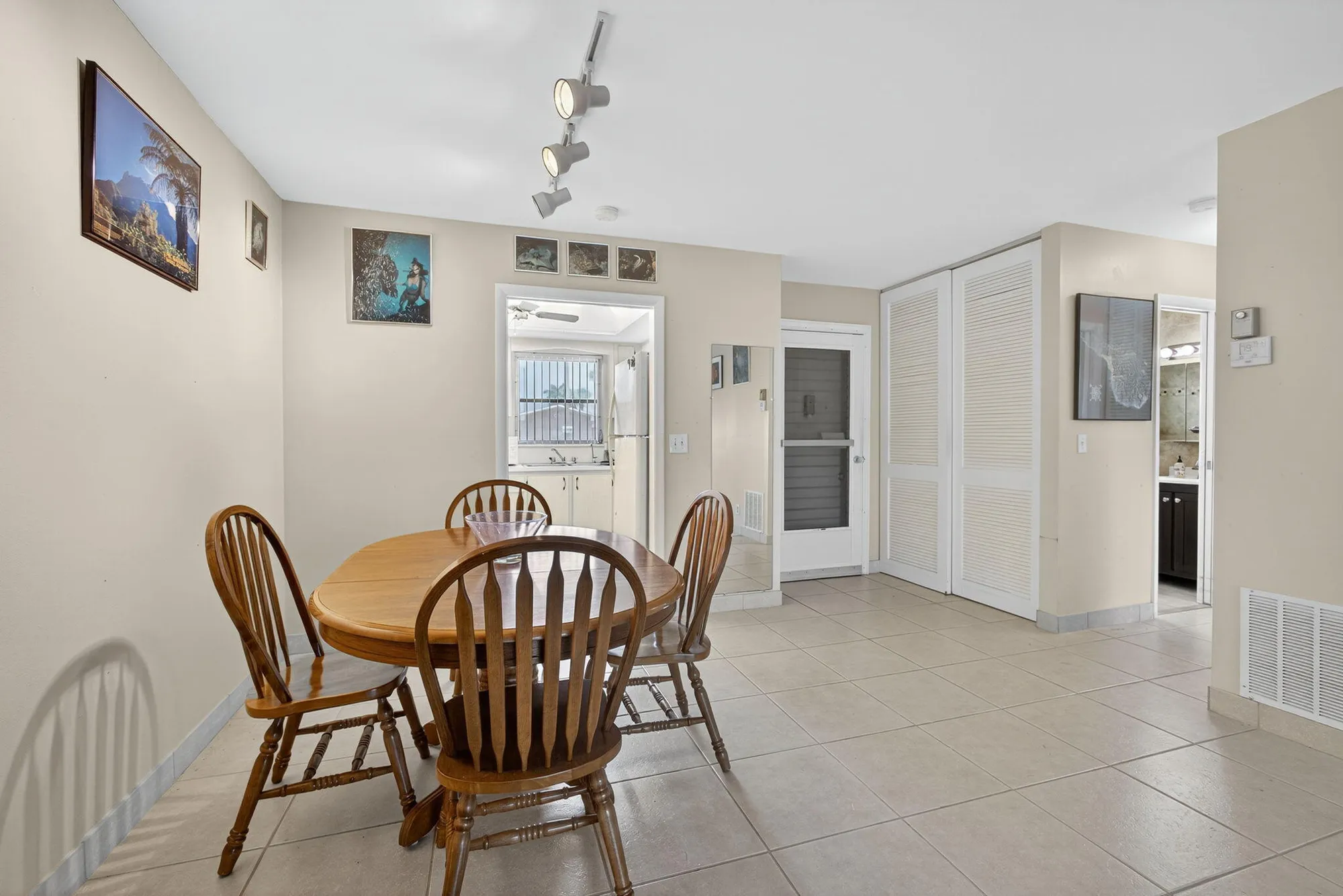 Property Slideshow image 9 of 39 | 2691 dudley dr a, West Palm Beach, FL, 33415