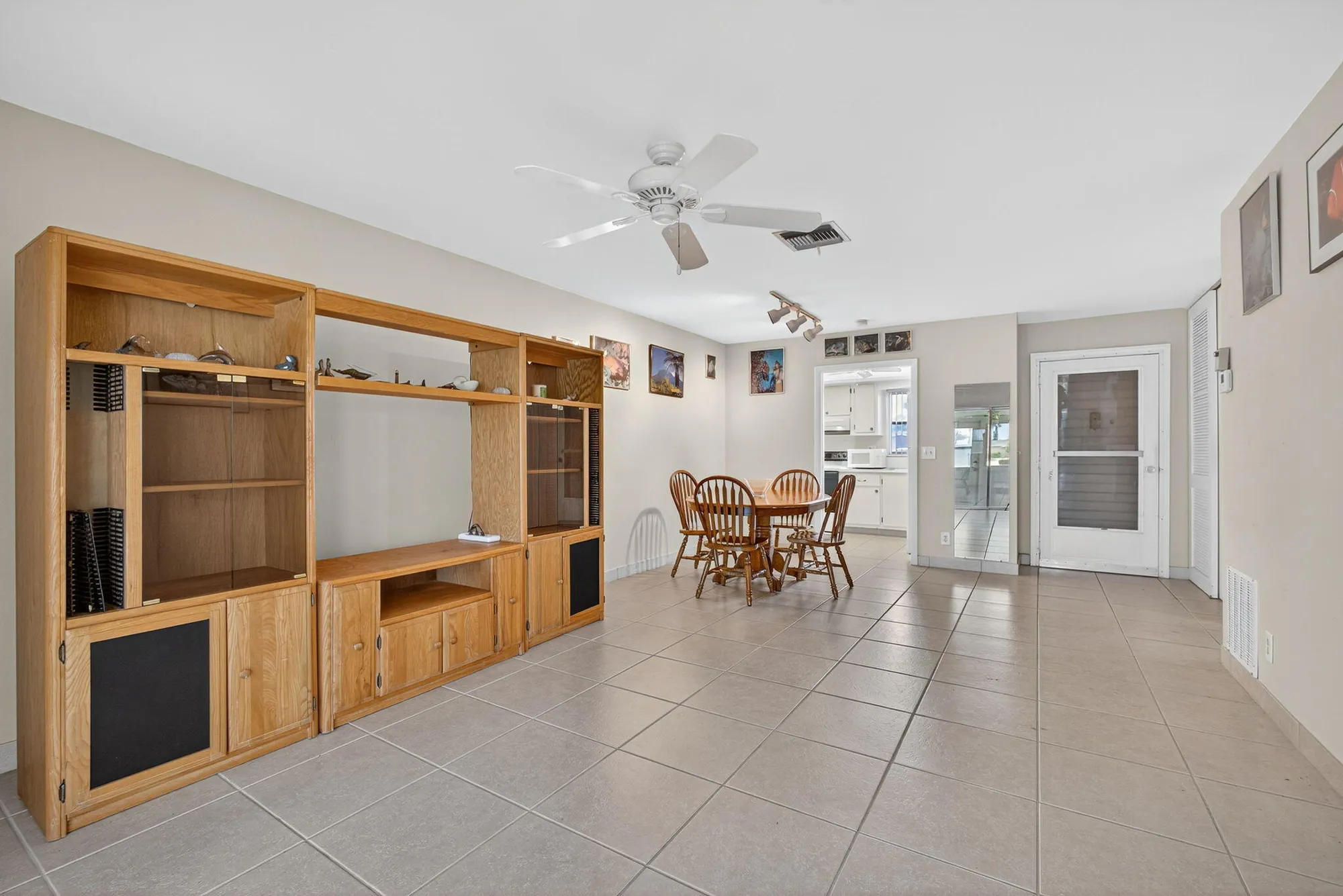 Property Slideshow image 11 of 39 | 2691 dudley dr a, West Palm Beach, FL, 33415