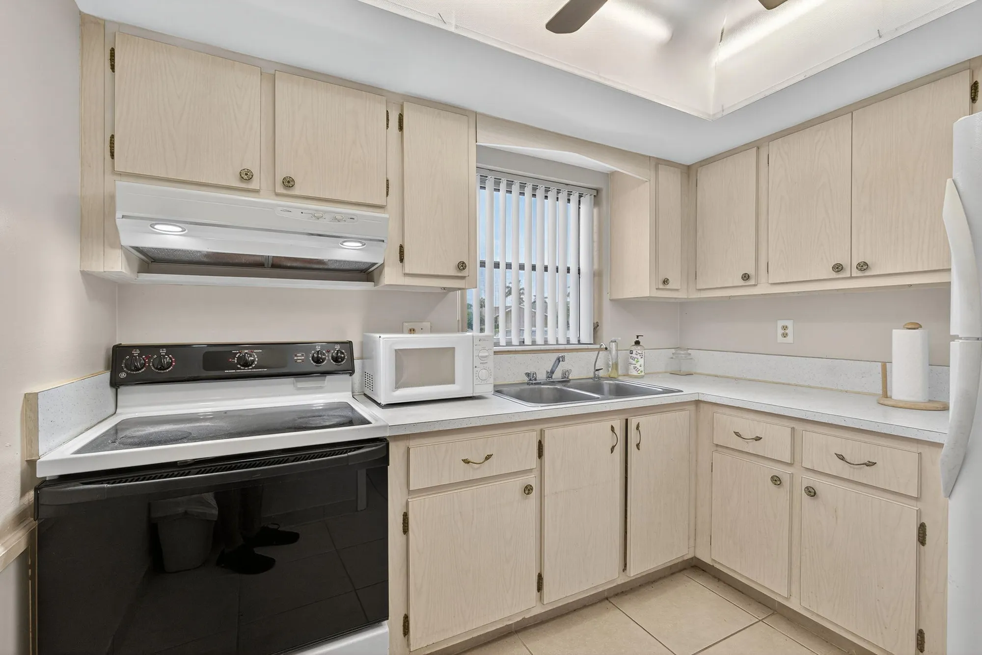 Property Slideshow image 14 of 39 | 2691 dudley dr a, West Palm Beach, FL, 33415