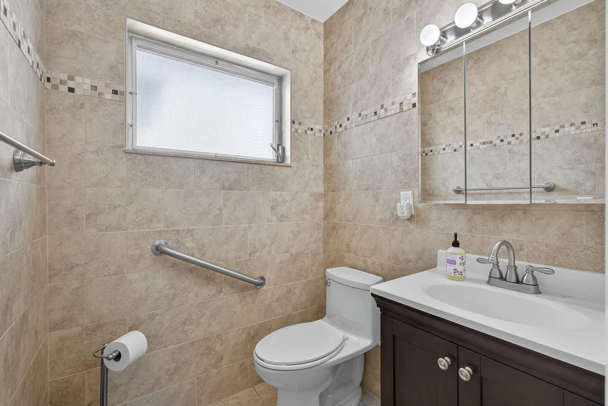 Property Slideshow image 22 of 39 | 2691 dudley dr a, West Palm Beach, FL, 33415