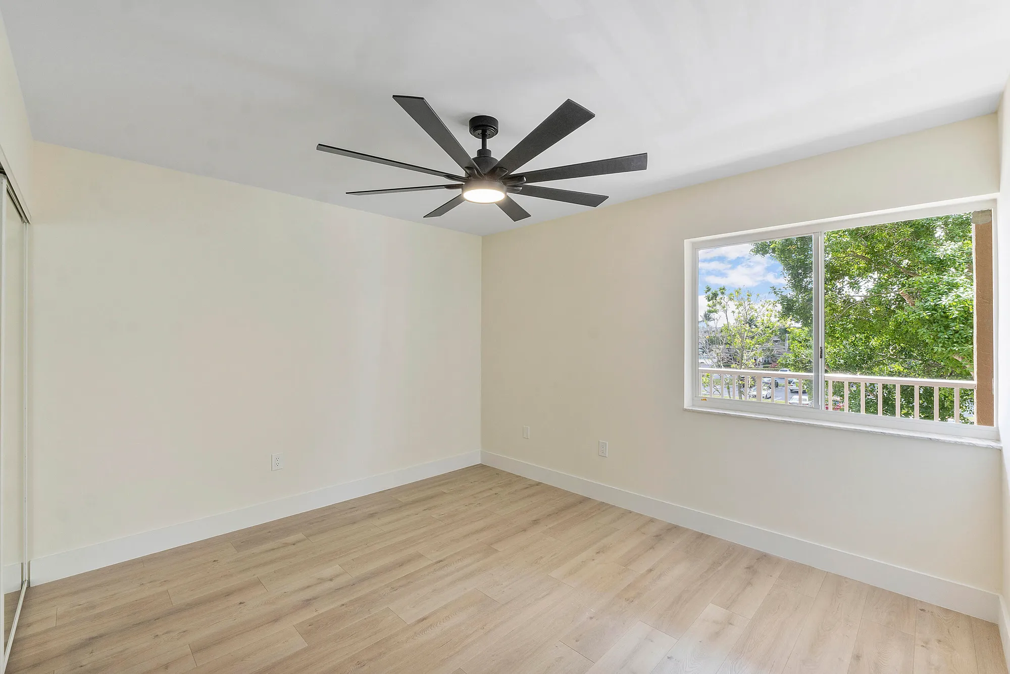 Property Slideshow image 7 of 24 | 9575 weldon cir c313, Tamarac, FL, 33321