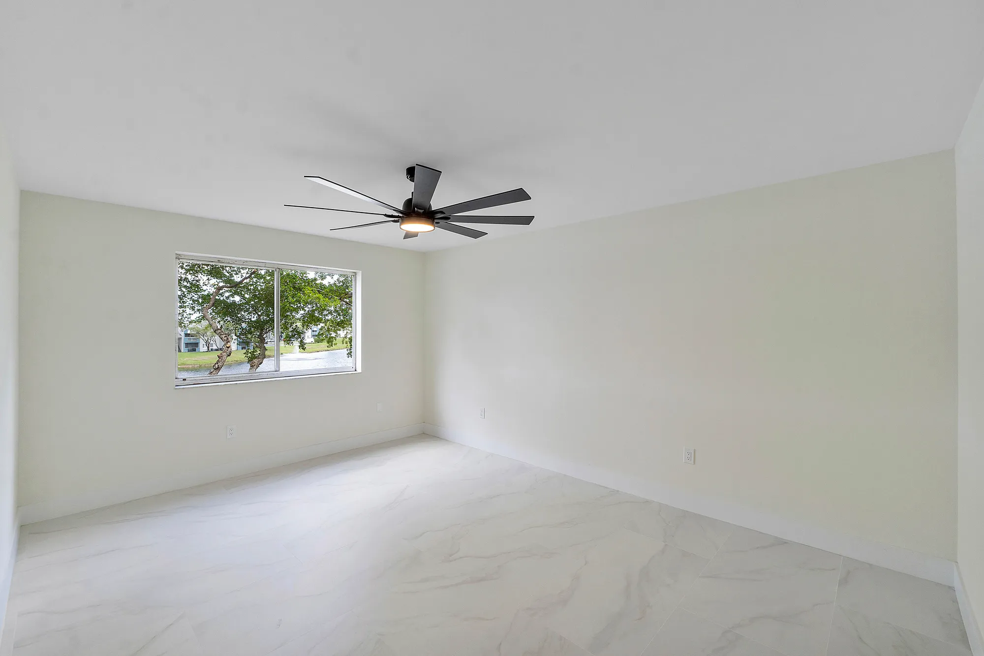 Property Slideshow image 13 of 24 | 9575 weldon cir c313, Tamarac, FL, 33321
