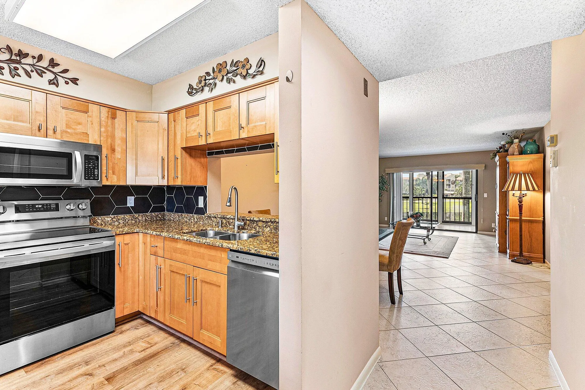 Property Slideshow image 8 of 58 | 7280 amberly ln apt 208, Delray Beach, FL, 33446