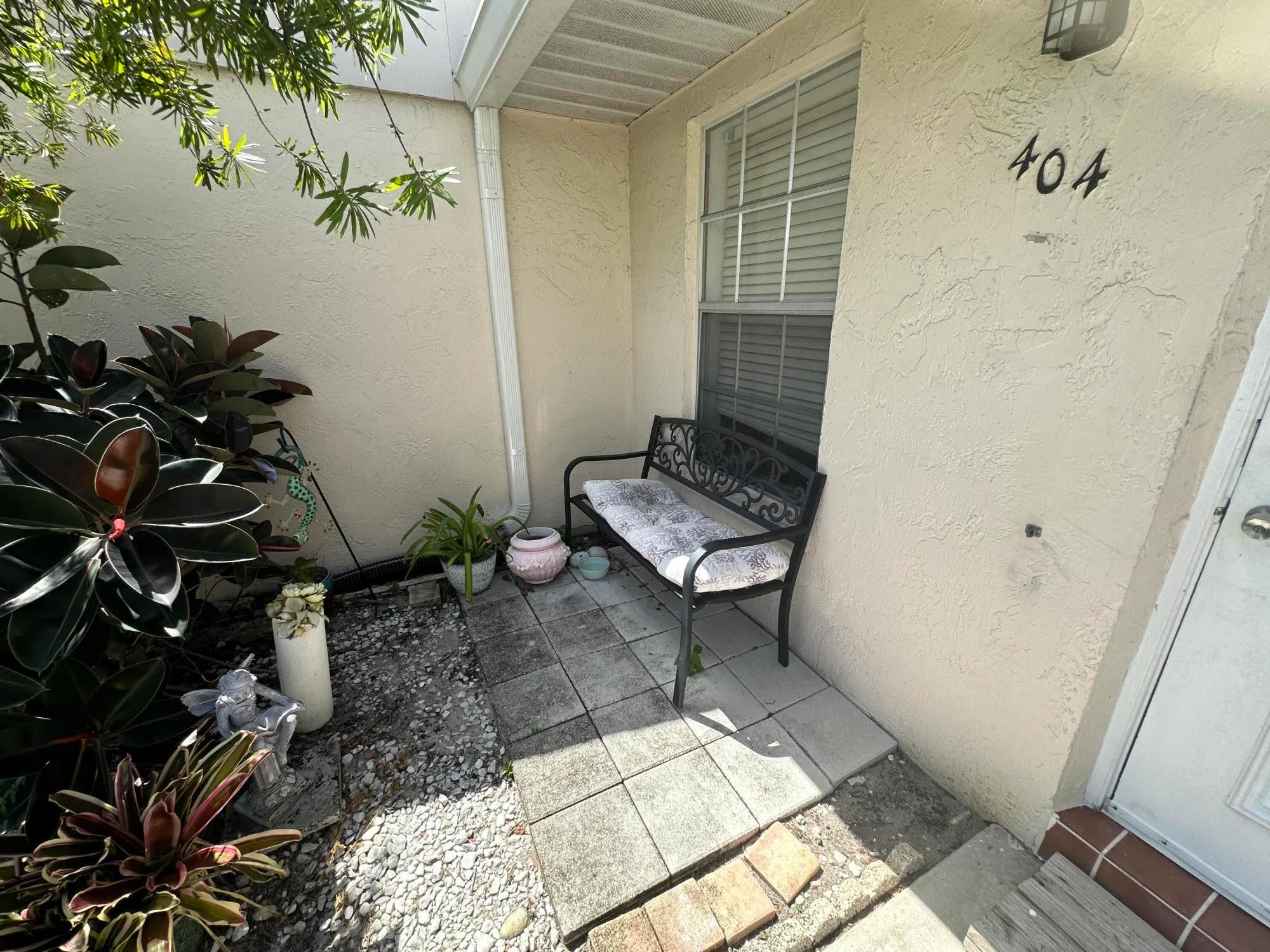 Property Slideshow image 4 of 31 | 404 bennington ln, Lake Worth, FL, 33467