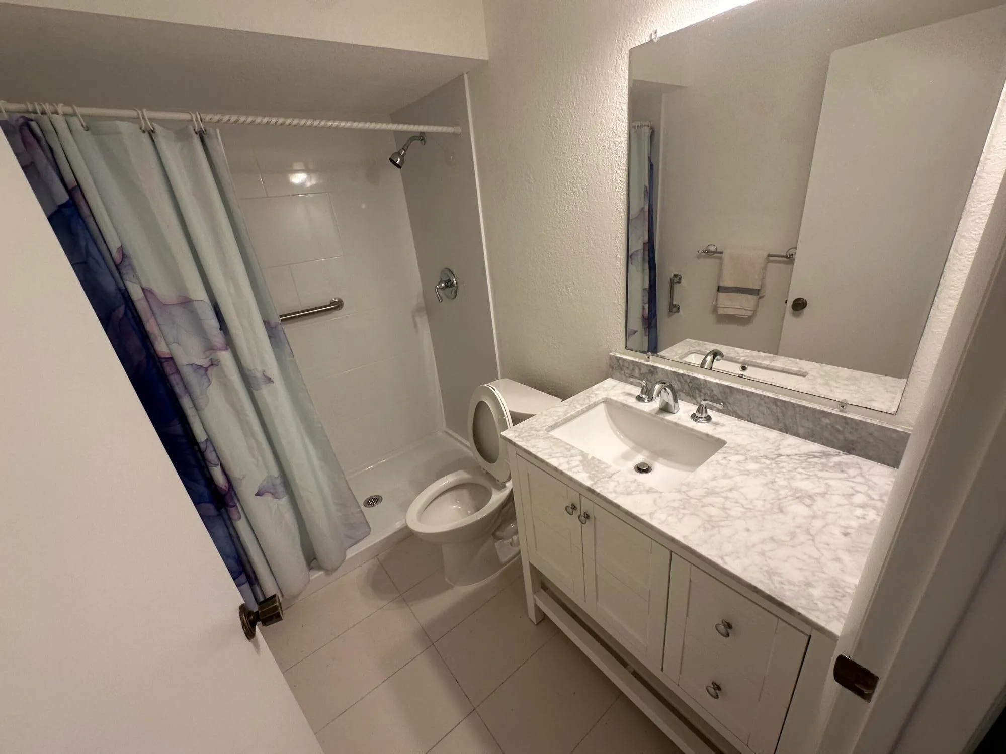 Property Slideshow image 14 of 31 | 404 bennington ln, Lake Worth, FL, 33467