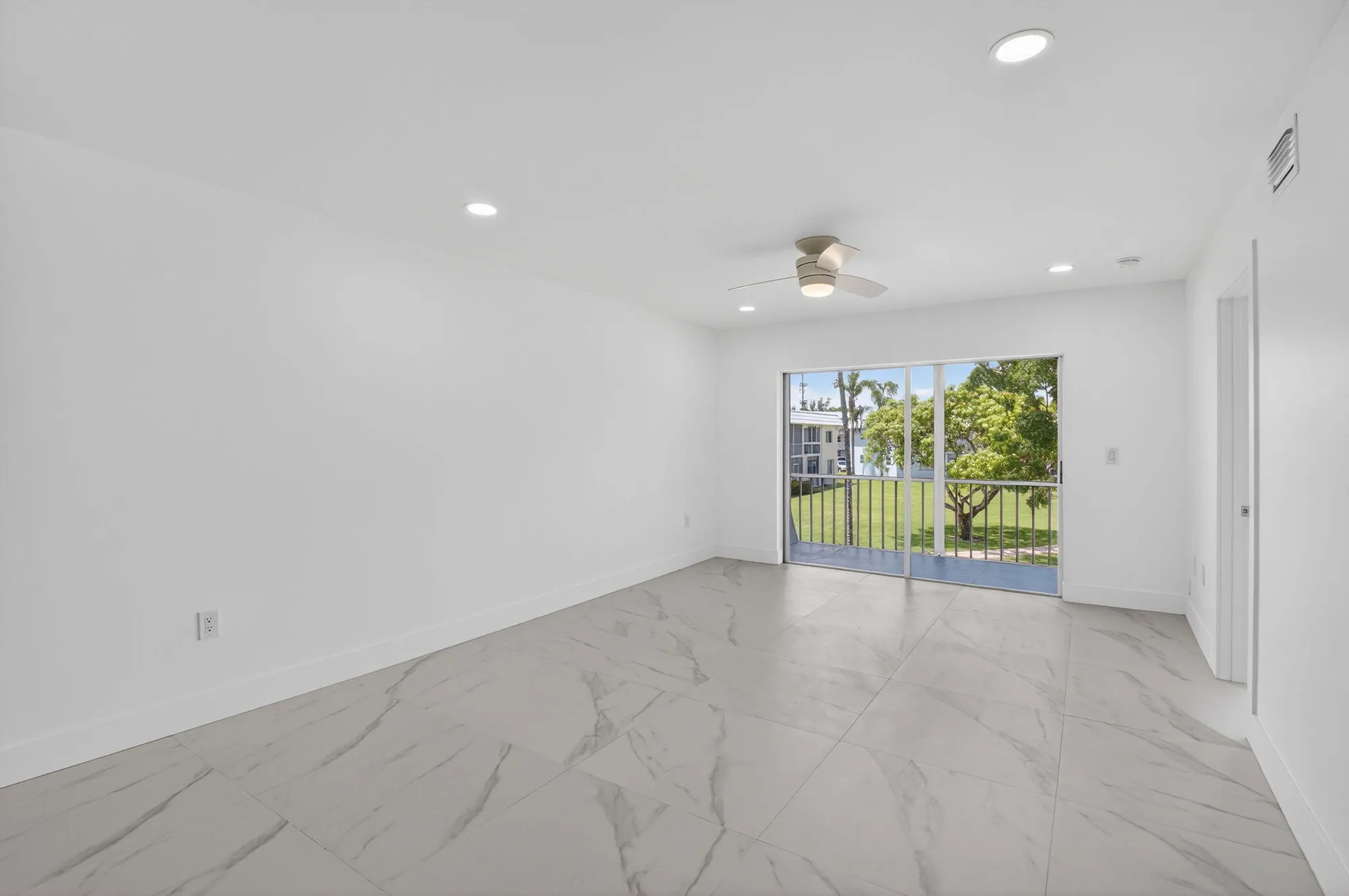 Property Slideshow image 30 of 31 | 9886 marina blvd apt 622, Boca Raton, FL, 33428