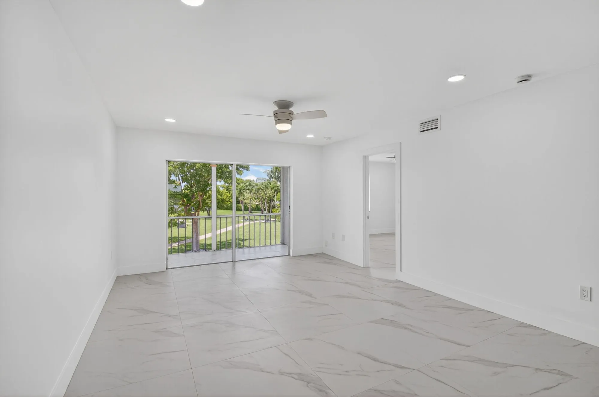 Property Slideshow image 25 of 31 | 9886 marina blvd apt 622, Boca Raton, FL, 33428