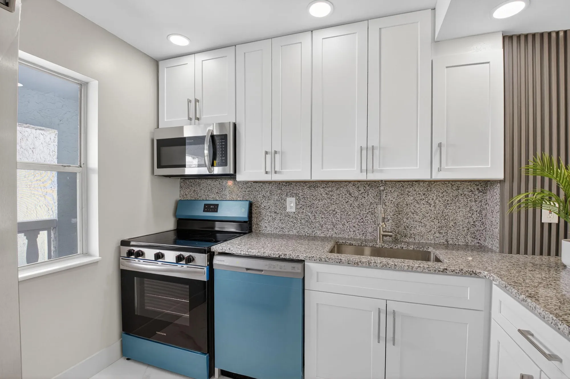 Property Slideshow image 10 of 31 | 9886 marina blvd apt 622, Boca Raton, FL, 33428