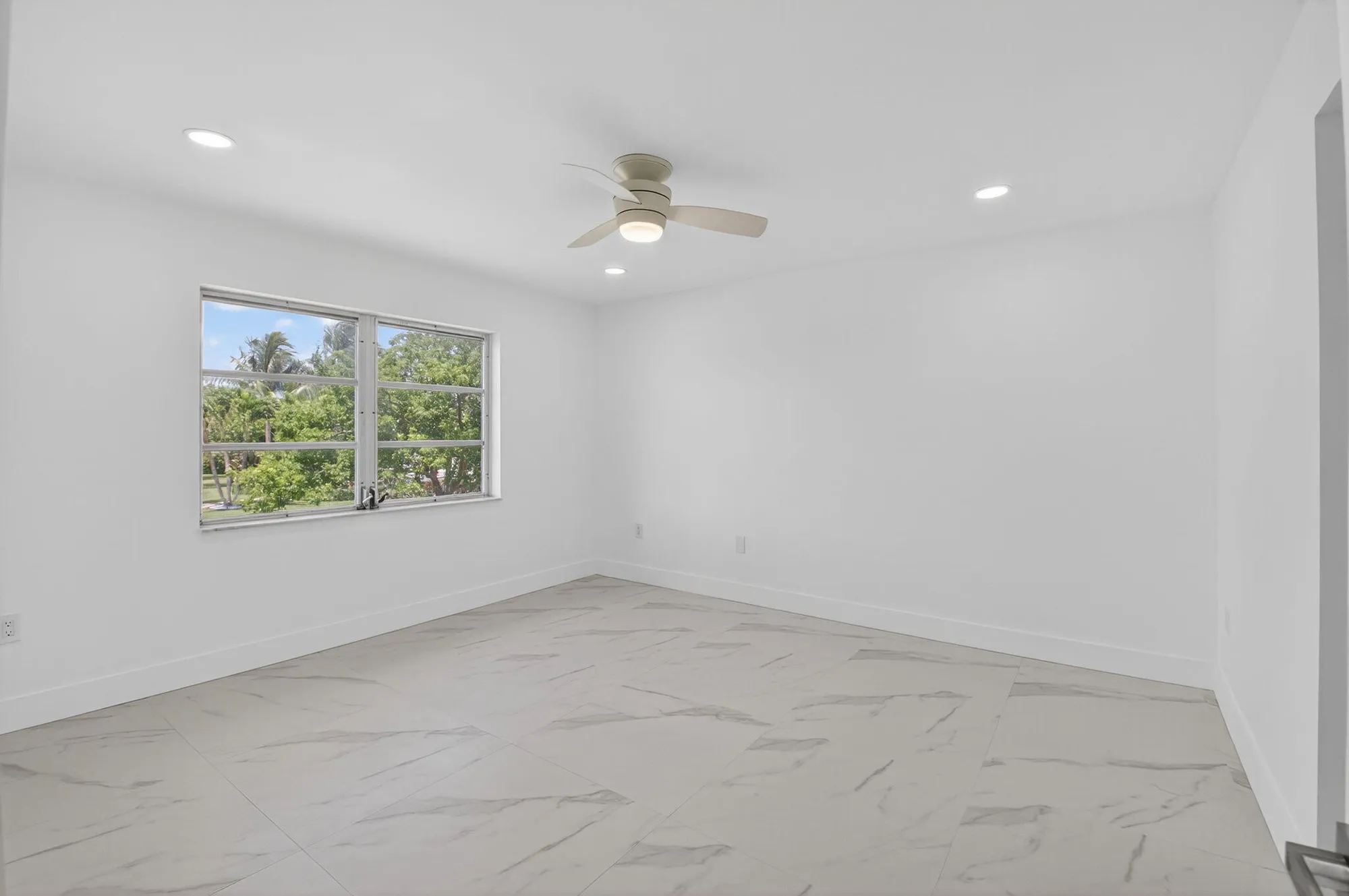 Property Slideshow image 12 of 31 | 9886 marina blvd apt 622, Boca Raton, FL, 33428